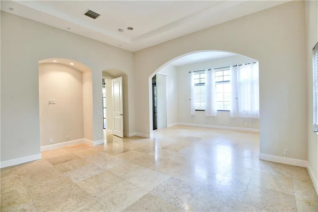 8166 Emerald AVE