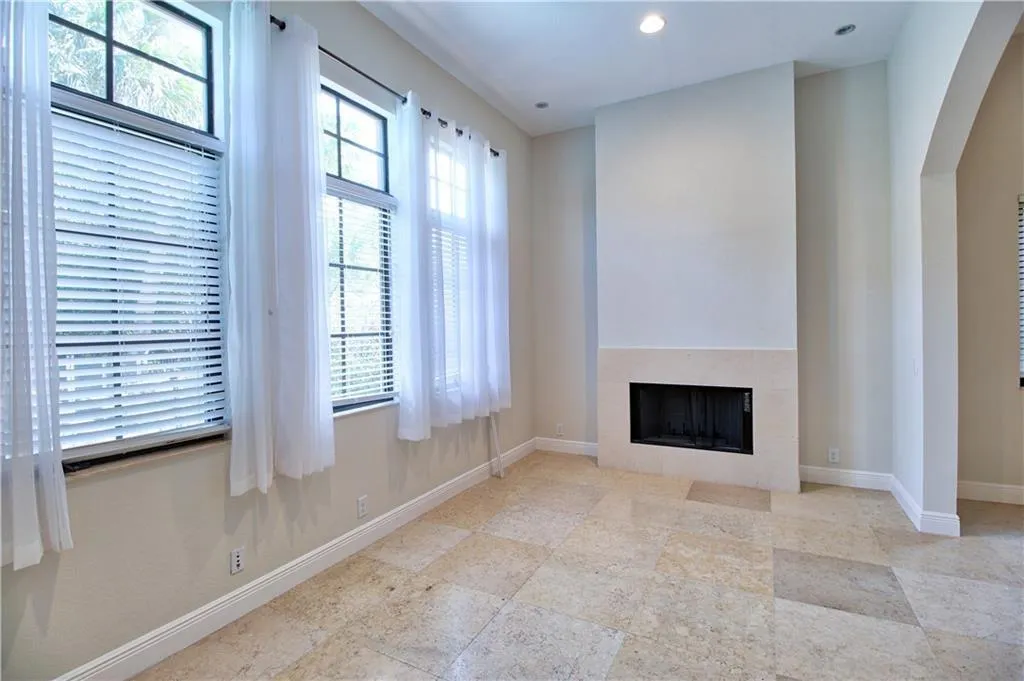 8166 Emerald AVE