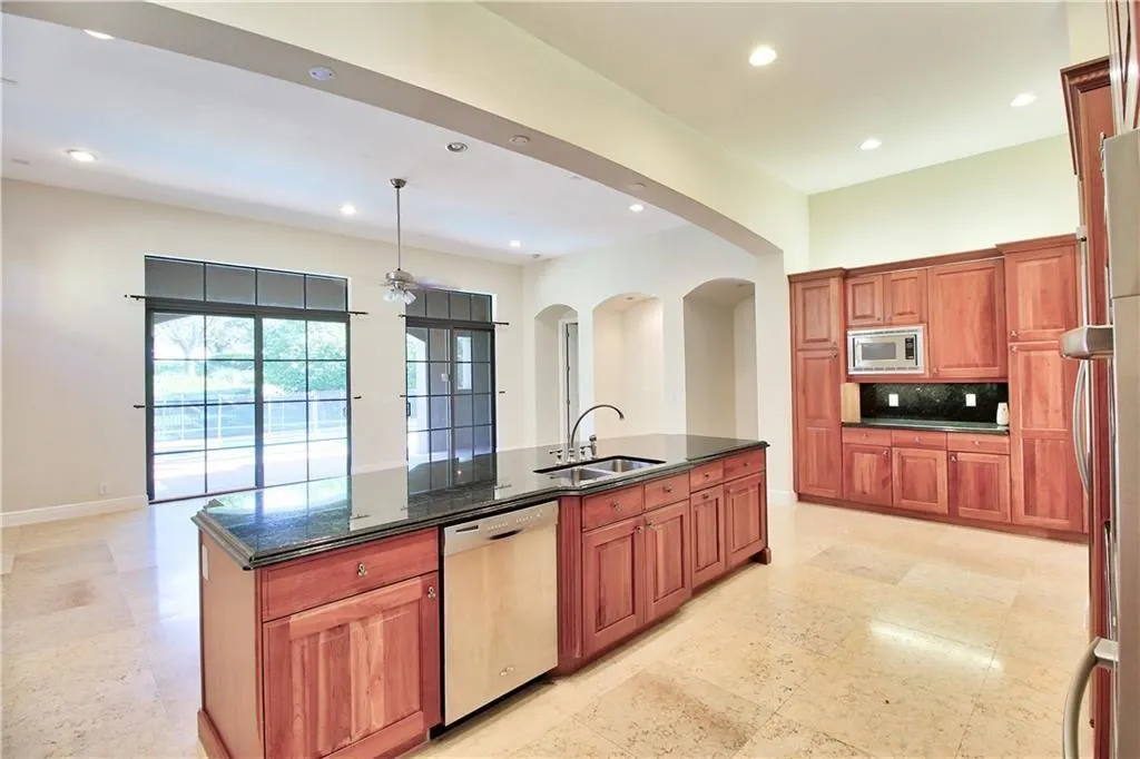 8166 Emerald AVE