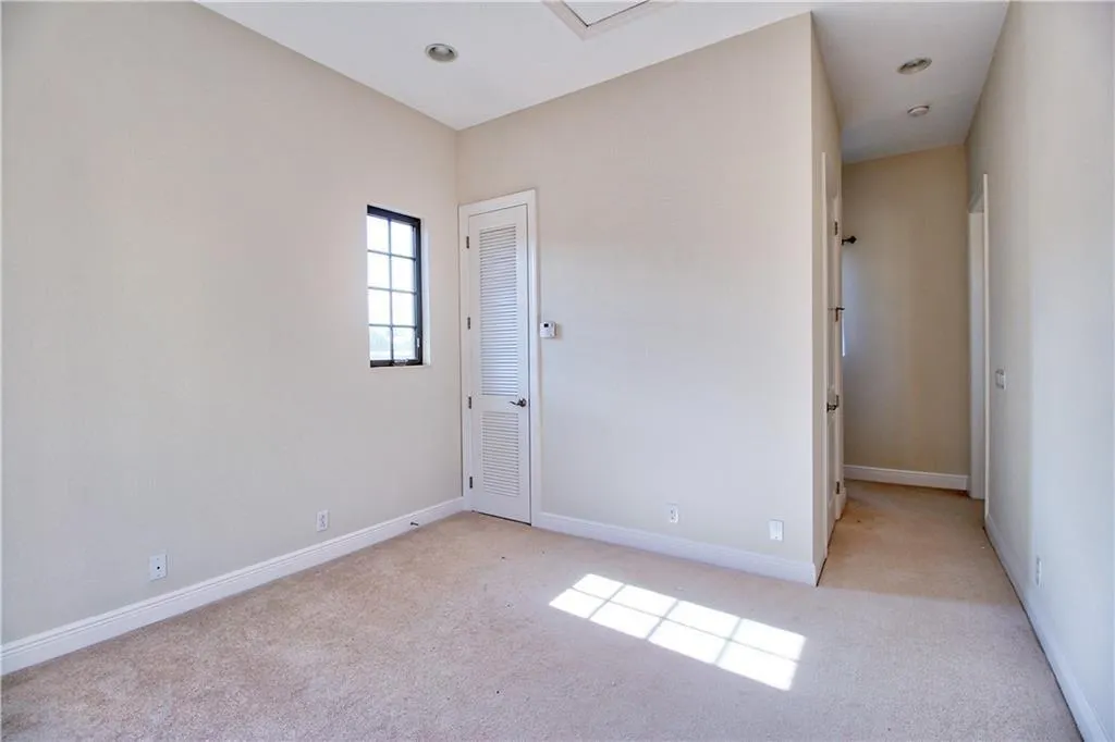 8166 Emerald AVE