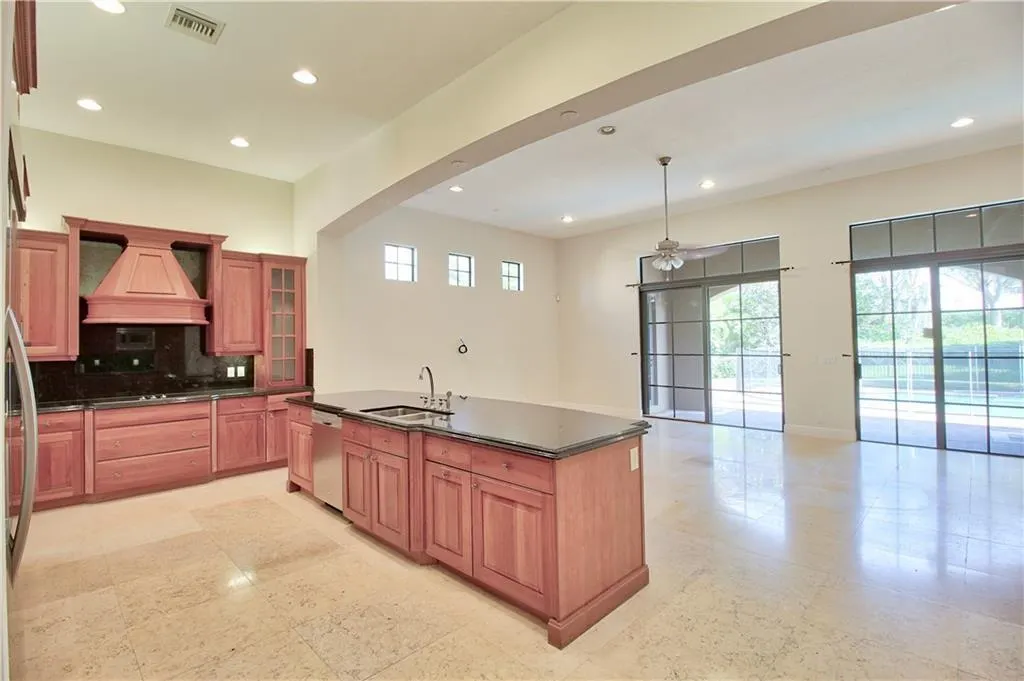 8166 Emerald AVE