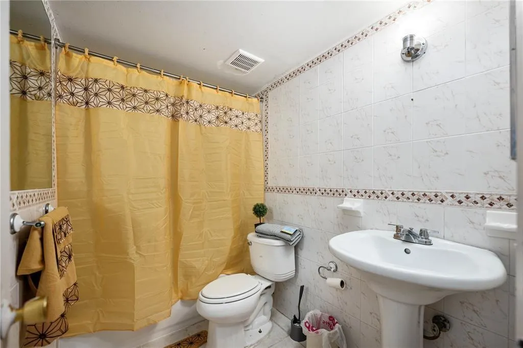1110 S 29th Ave