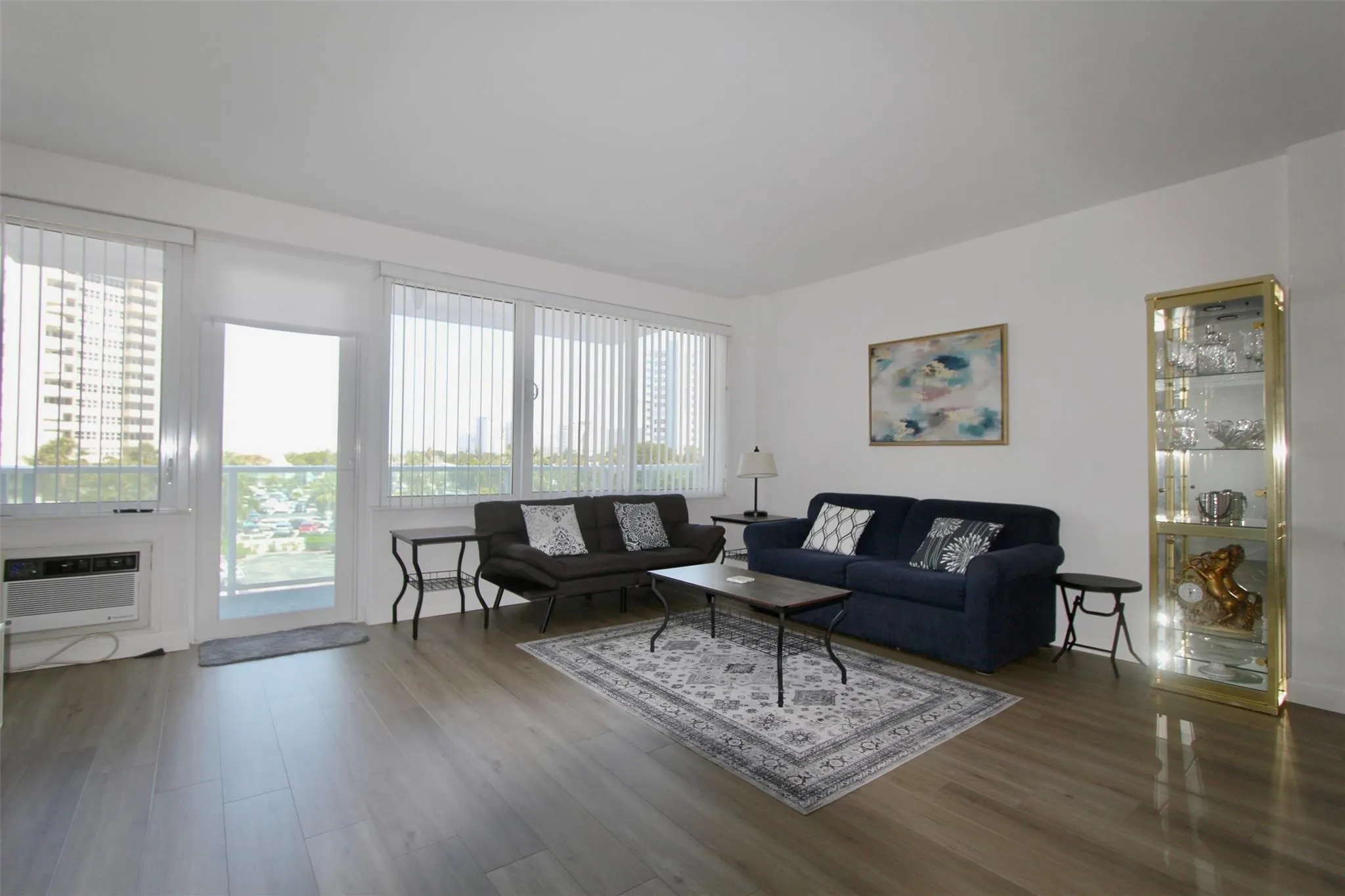 3233 NE 34th St, #406