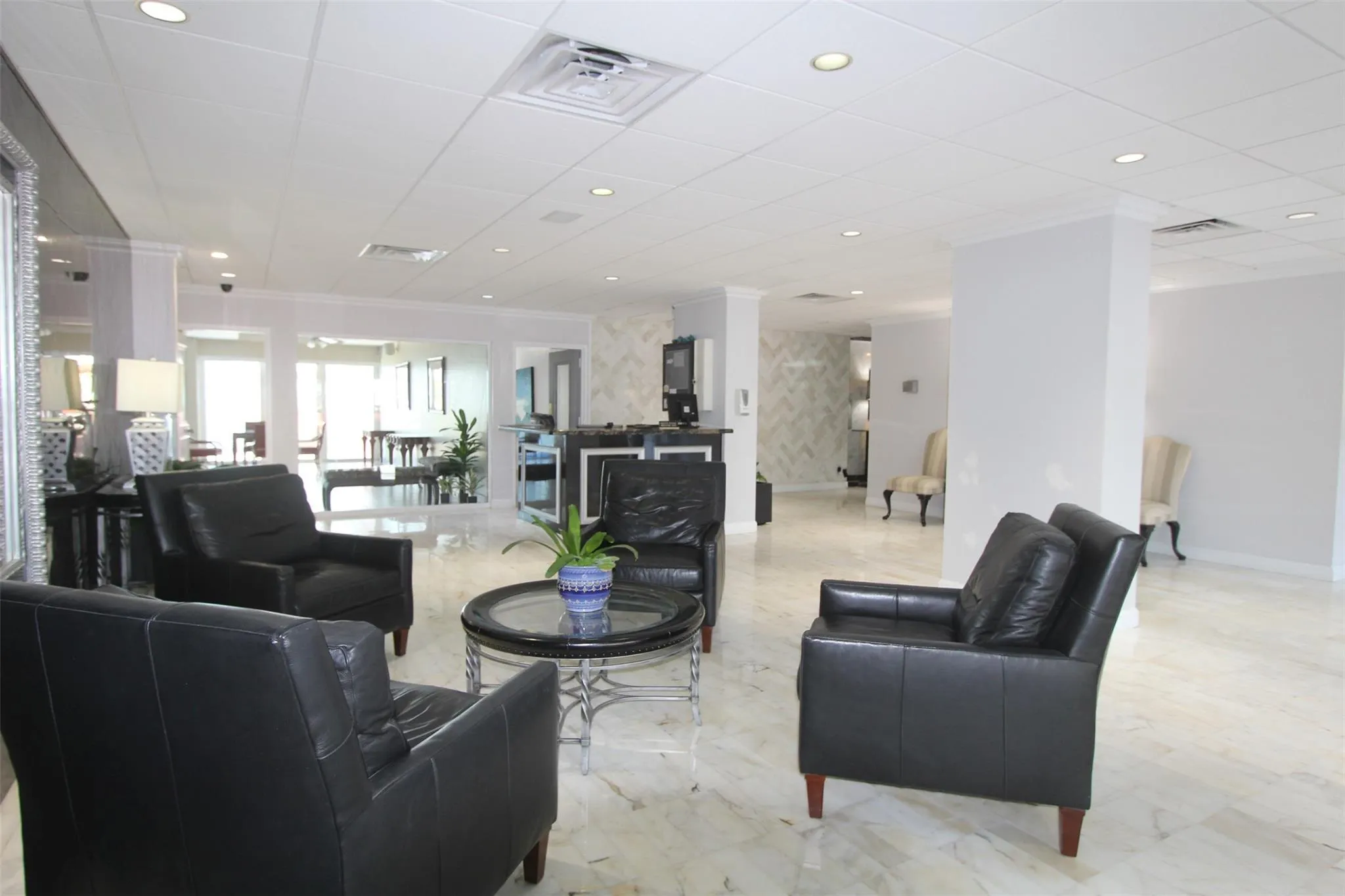 3233 NE 34th St, #406