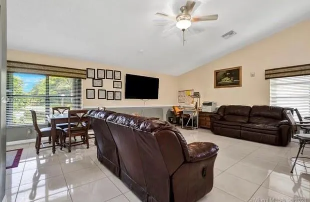2240 Riverdale Dr