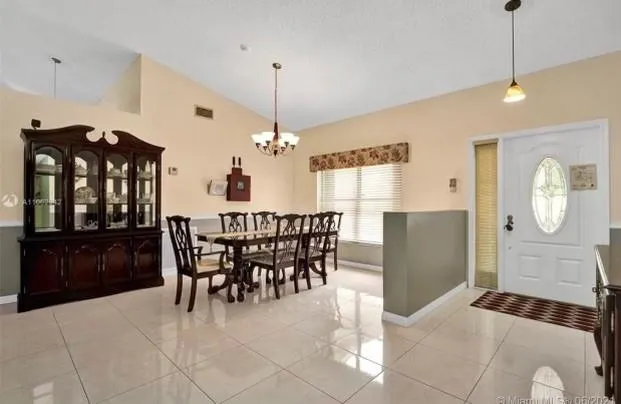 2240 Riverdale Dr