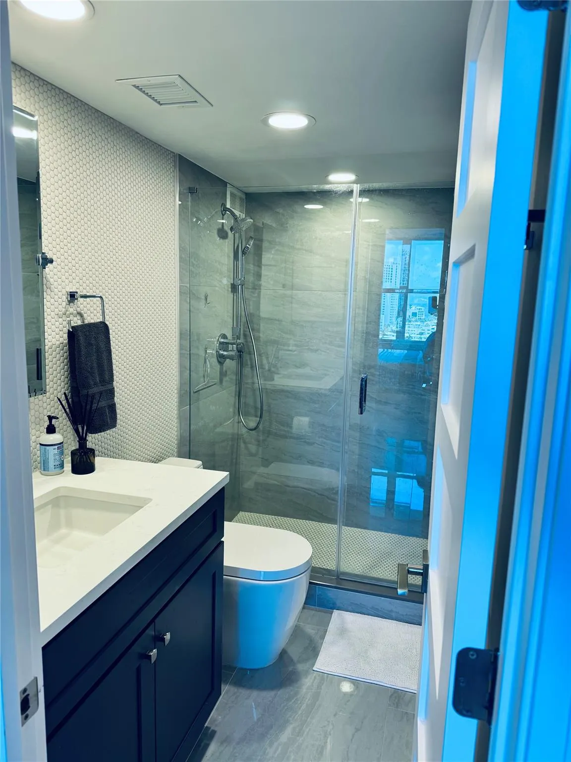 888 Intracoastal Dr, #12B