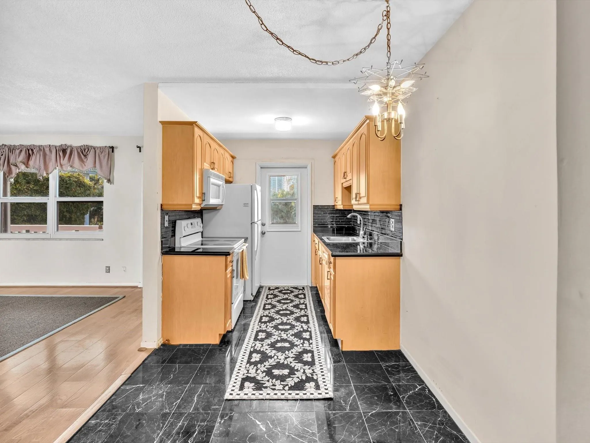 224 Hibiscus Avenue, #258