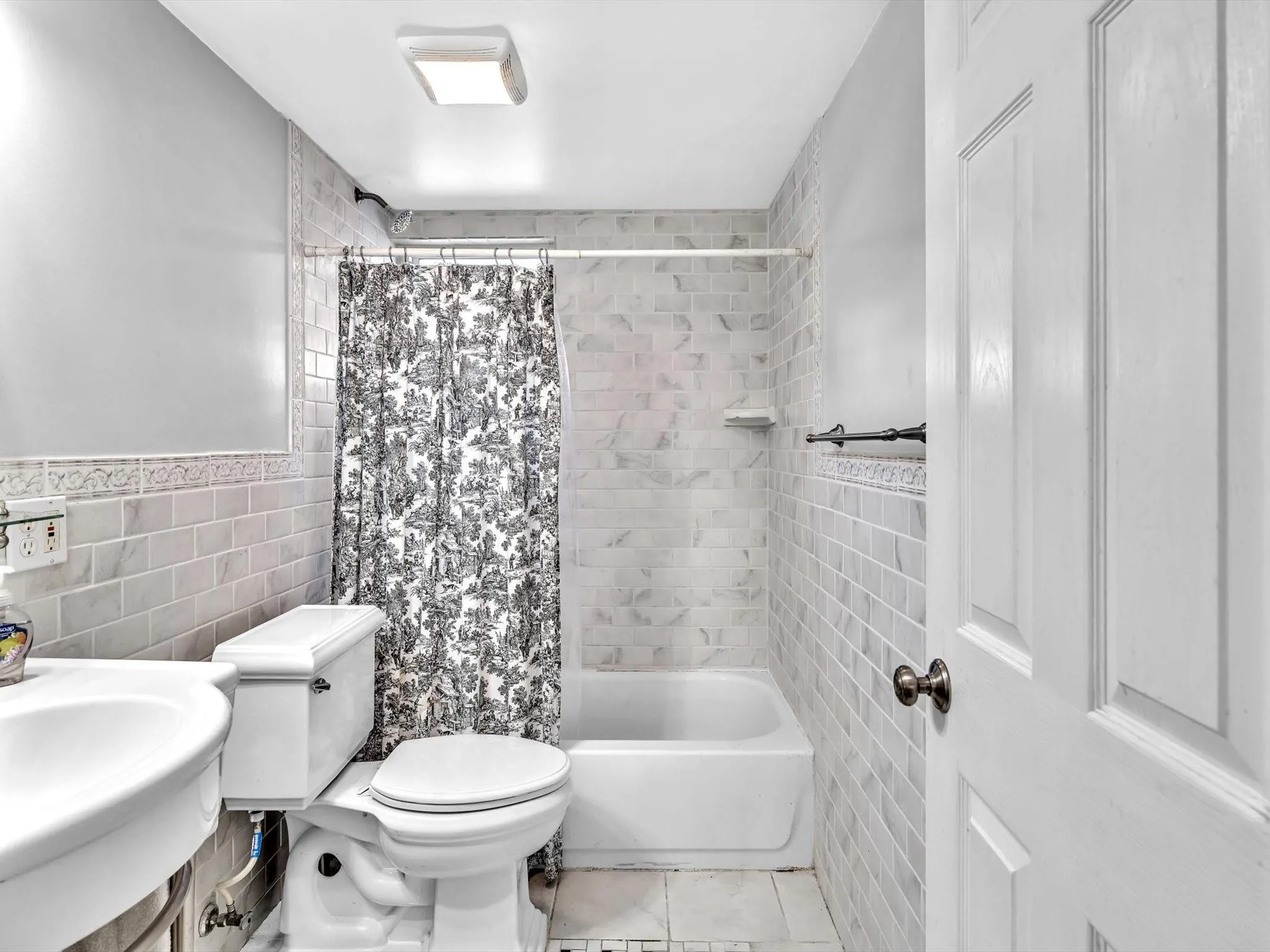 224 Hibiscus Avenue, #258