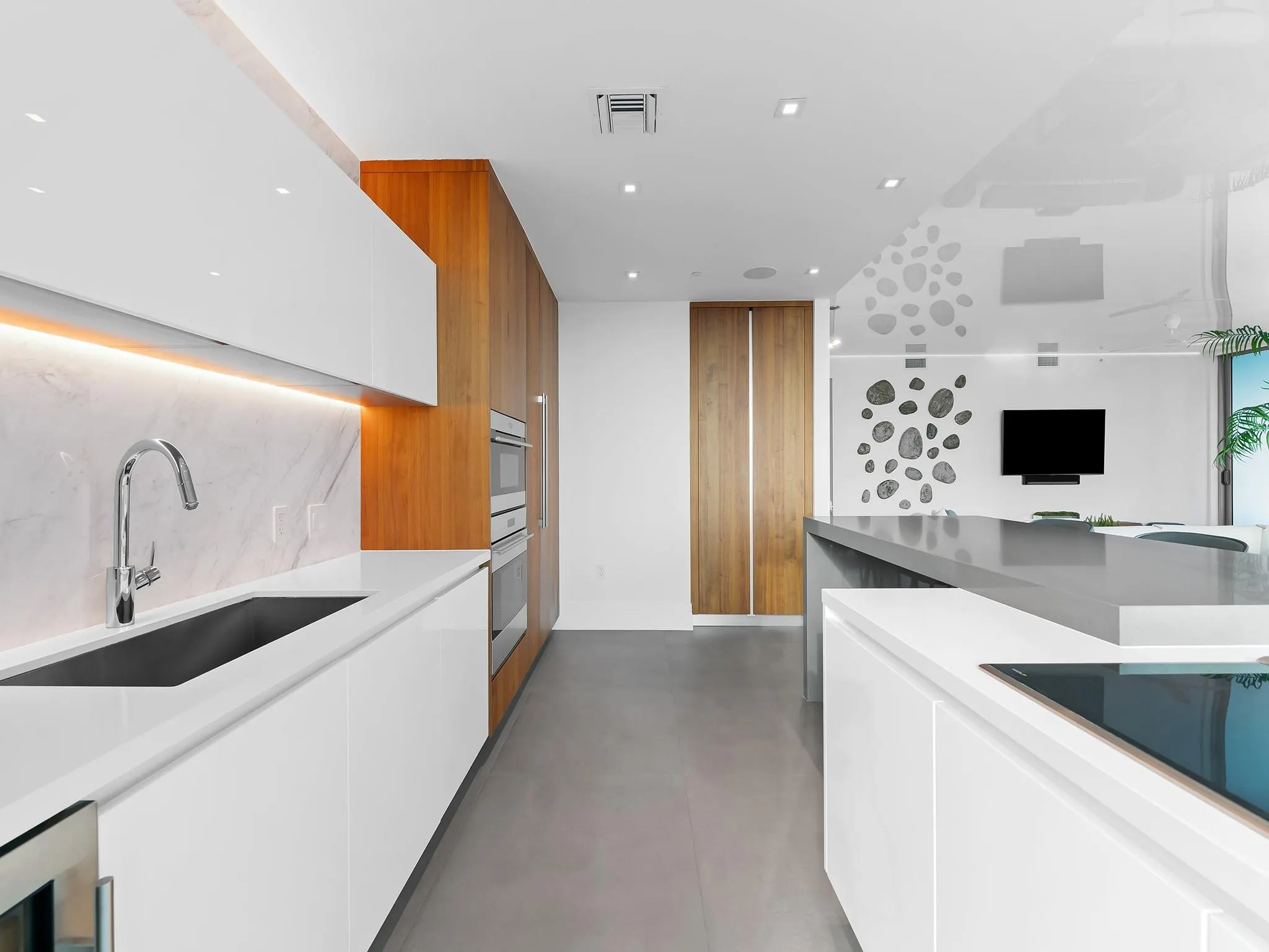 701 N Fort Lauderdale Beach Blvd, #605