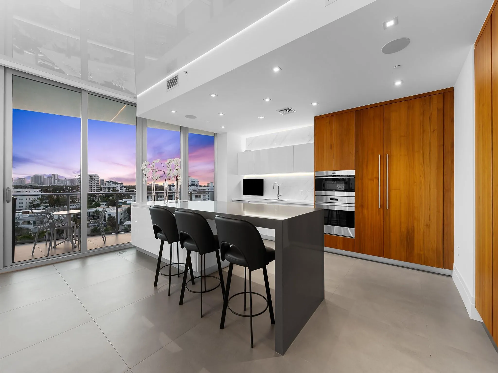 701 N Fort Lauderdale Beach Blvd, #605