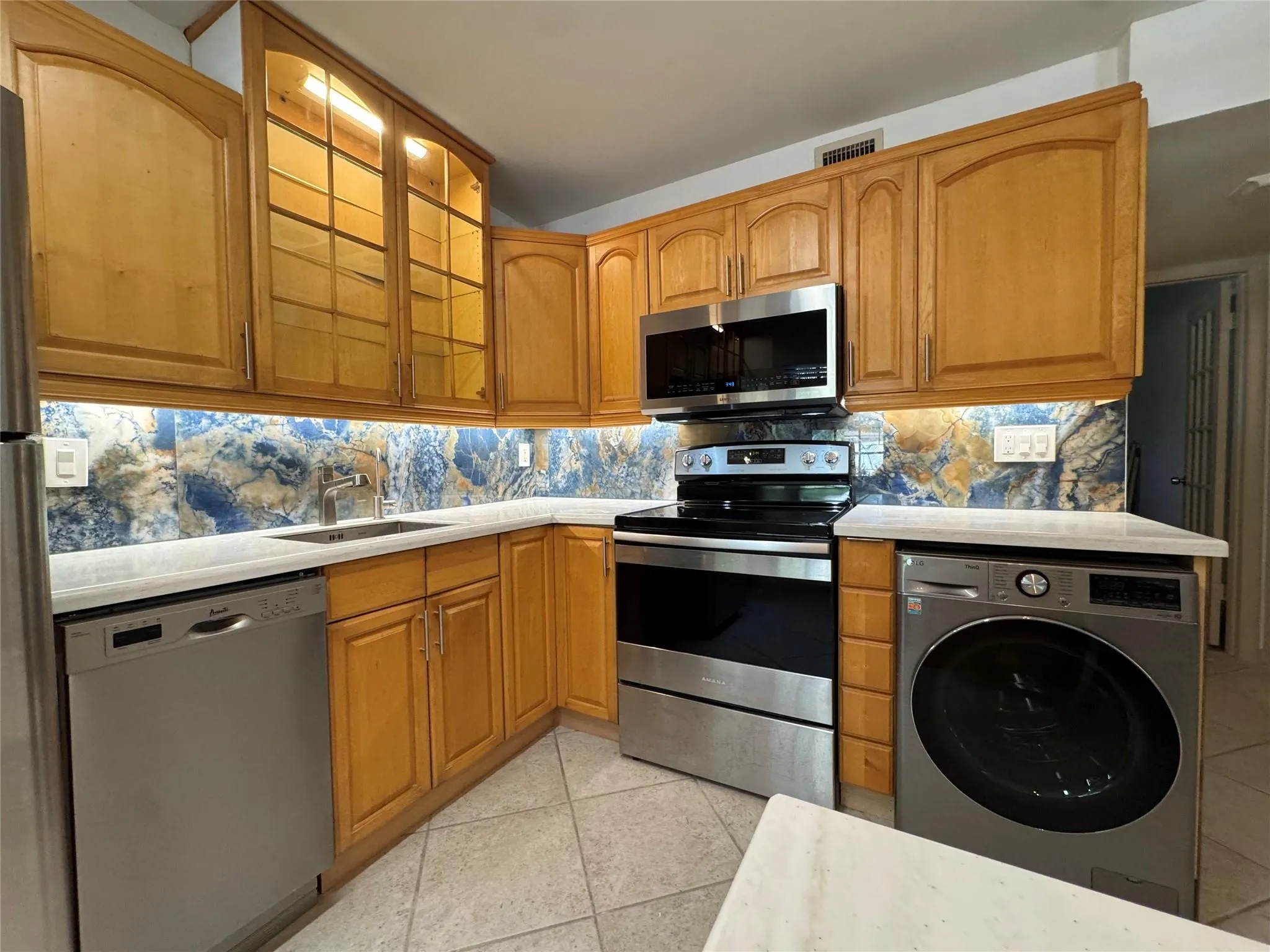 815 NE 28th St, #104