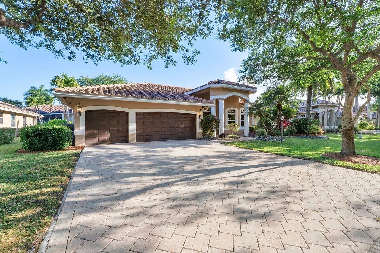 10667 NW 69th St