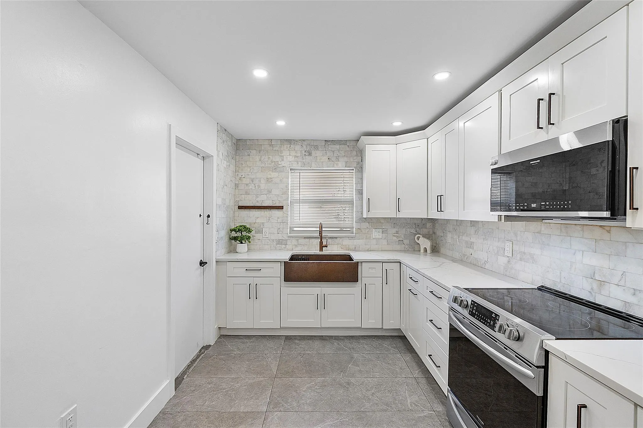 352 NW 41st Ave