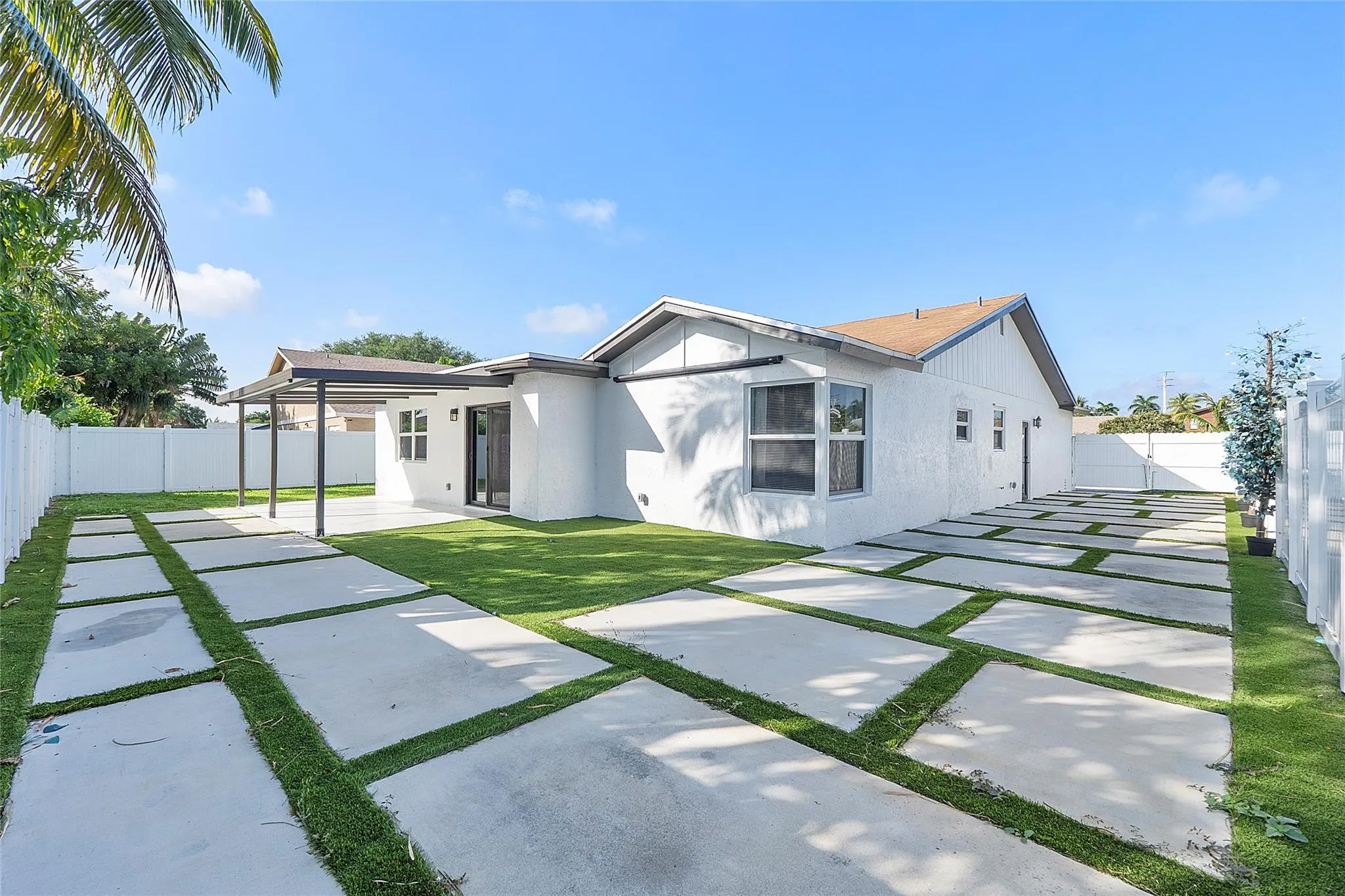 352 NW 41st Ave