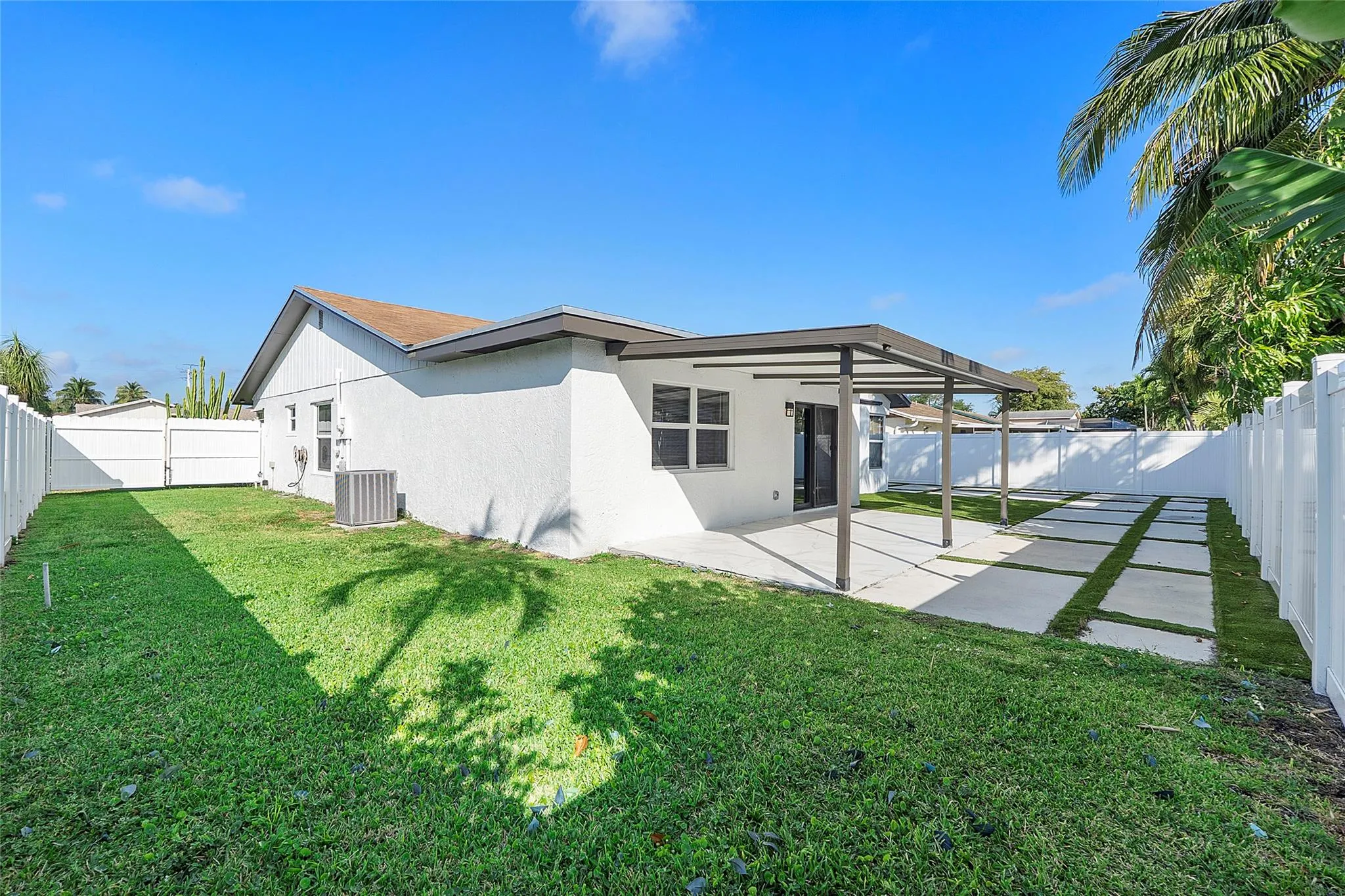 352 NW 41st Ave