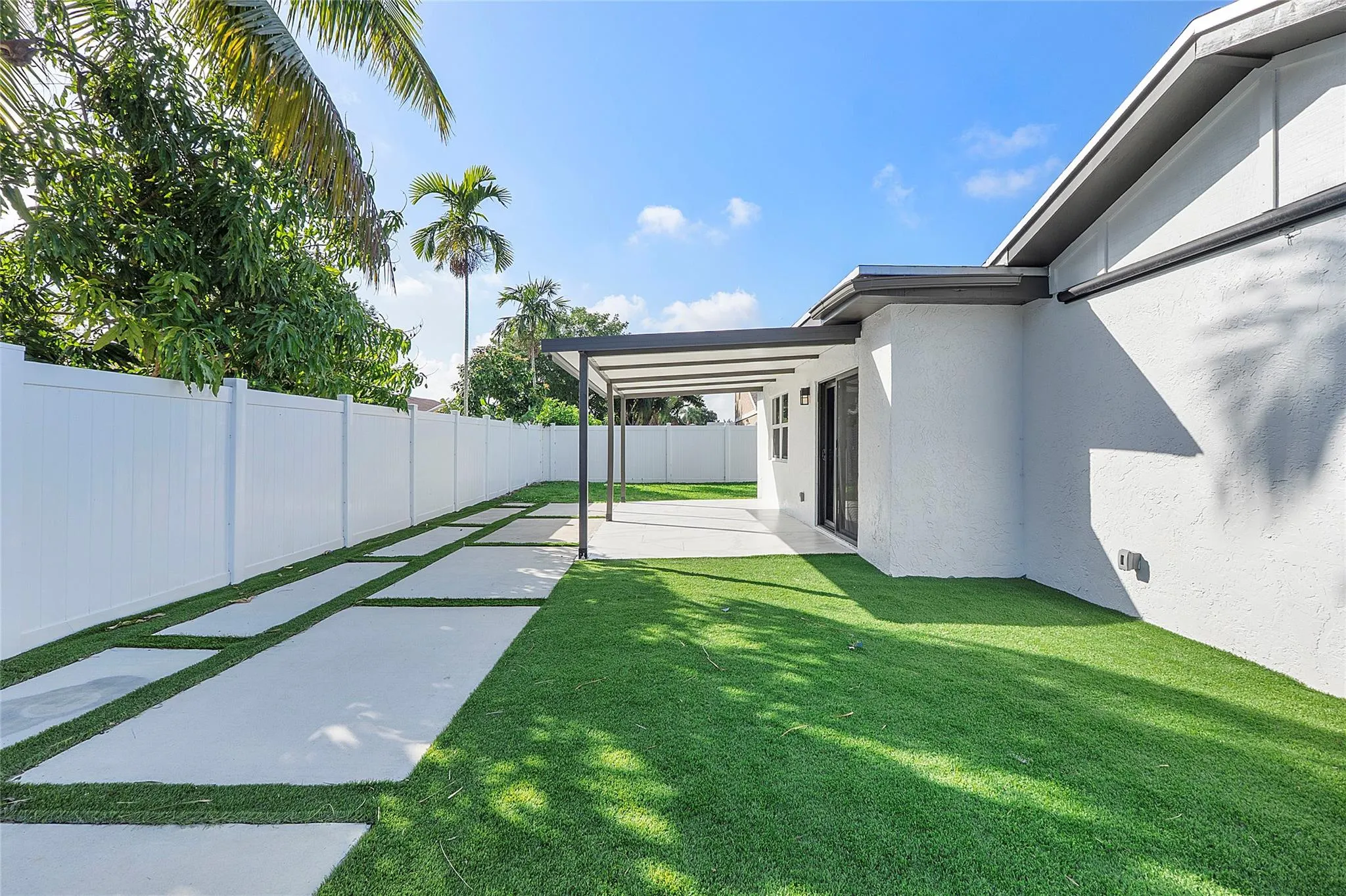 352 NW 41st Ave