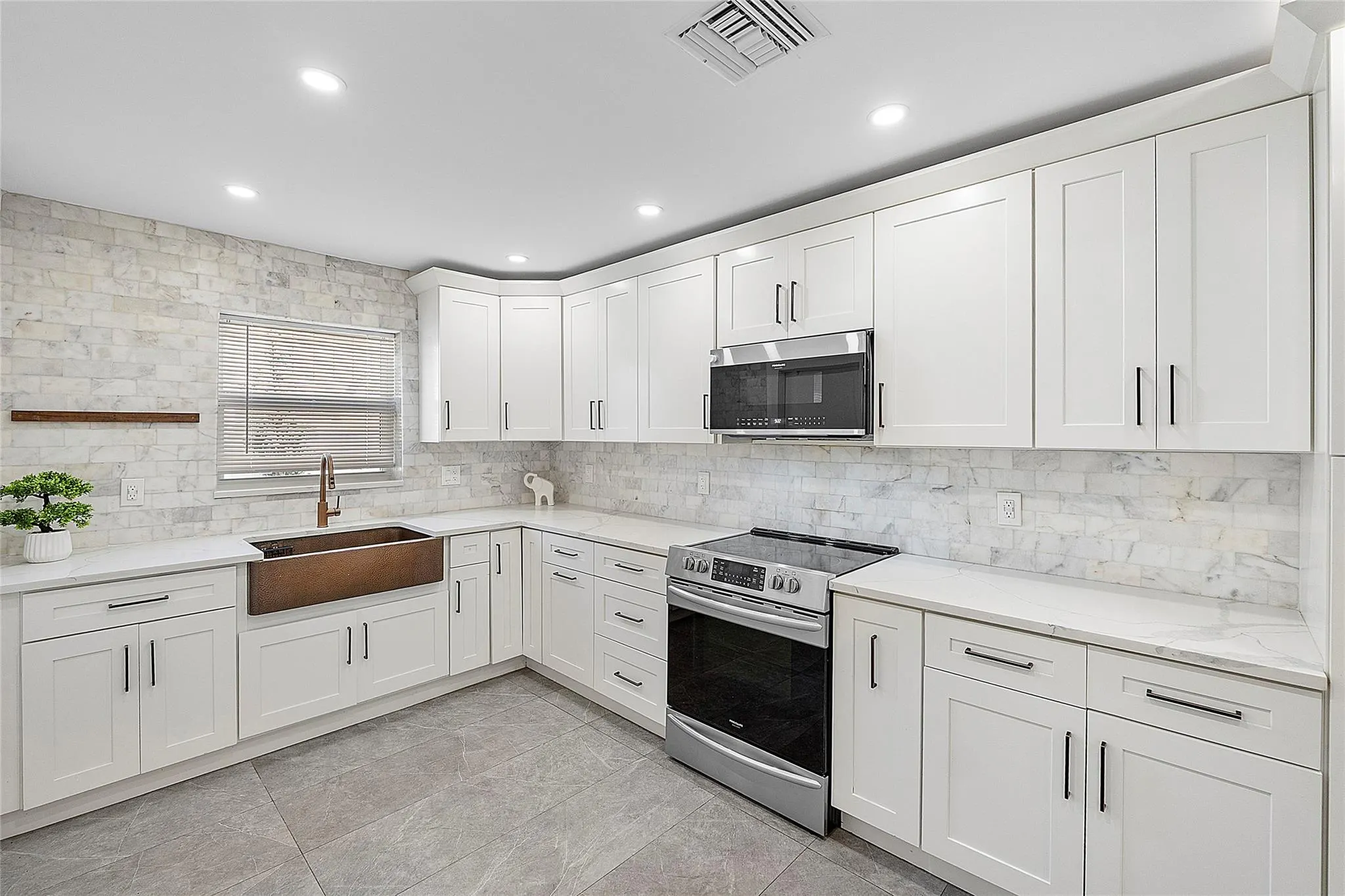 352 NW 41st Ave