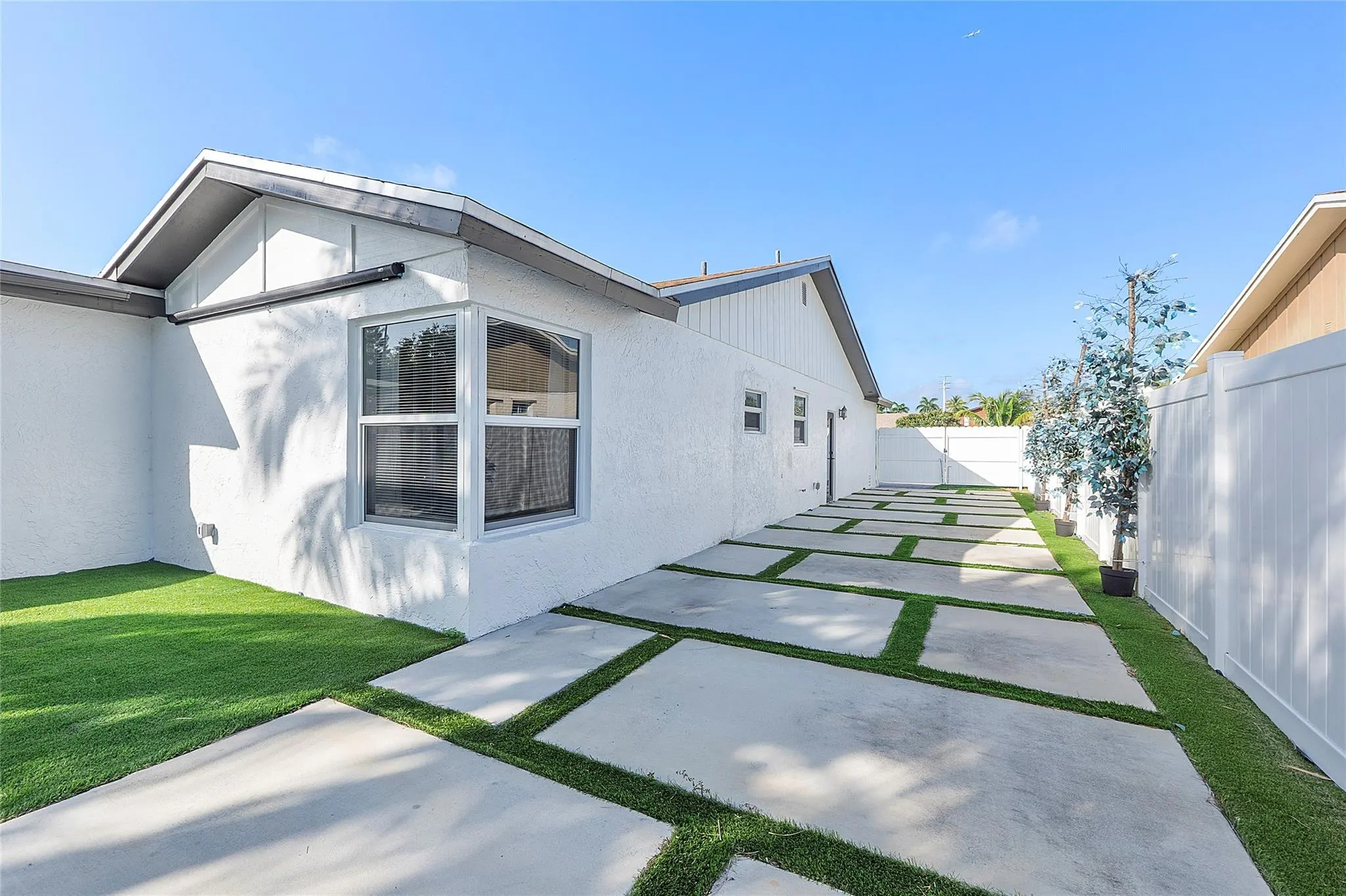 352 NW 41st Ave