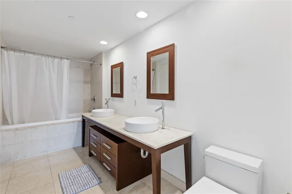 465 Brickell Ave, #2706