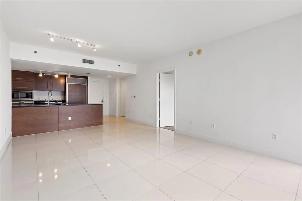 465 Brickell Ave, #2706