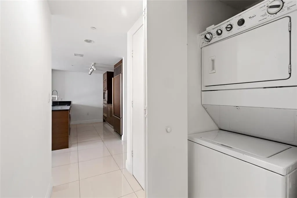 465 Brickell Ave, #2706