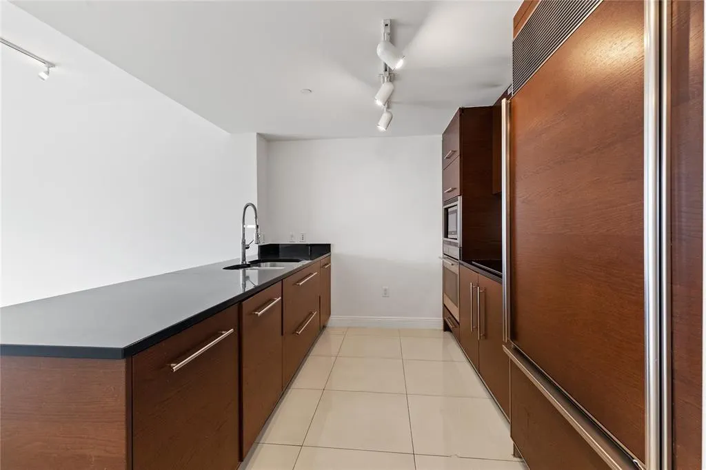 465 Brickell Ave, #2706