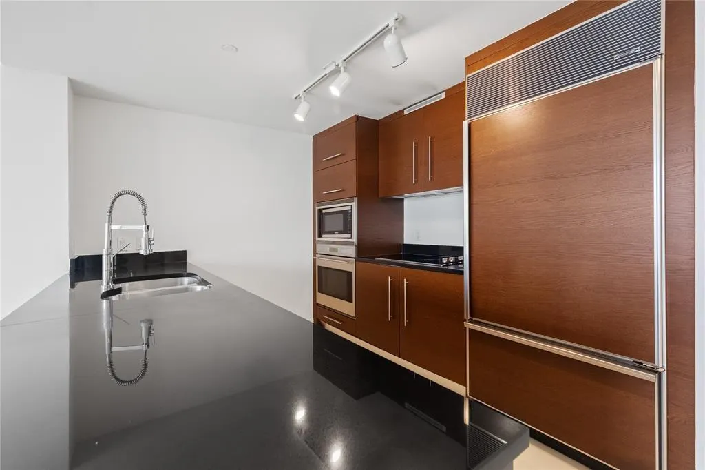465 Brickell Ave, #2706