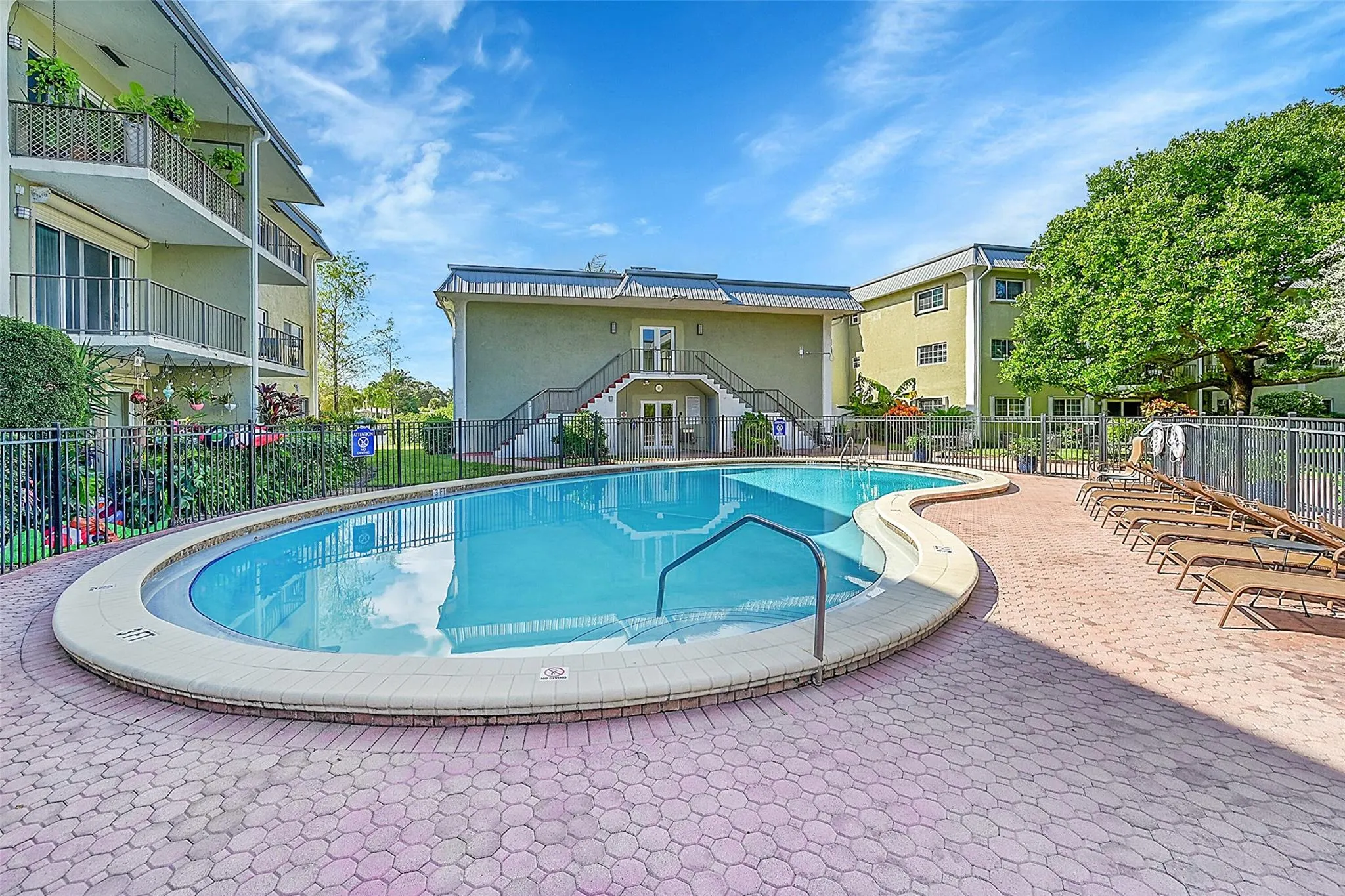 3004 NE 5th Ter, #102-C