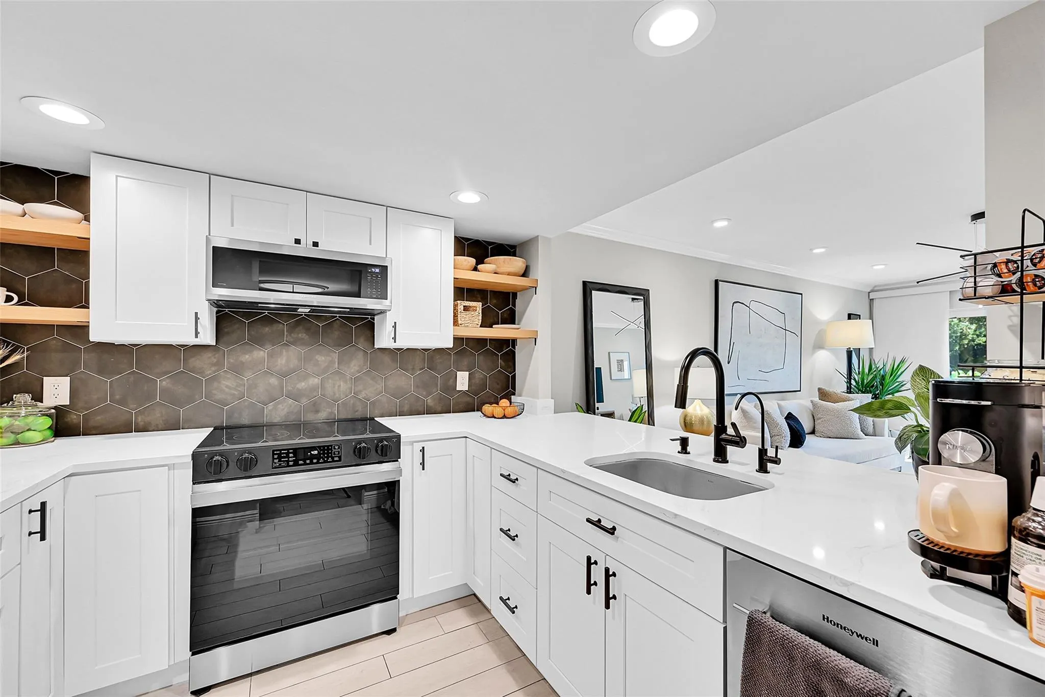 3004 NE 5th Ter, #102-C