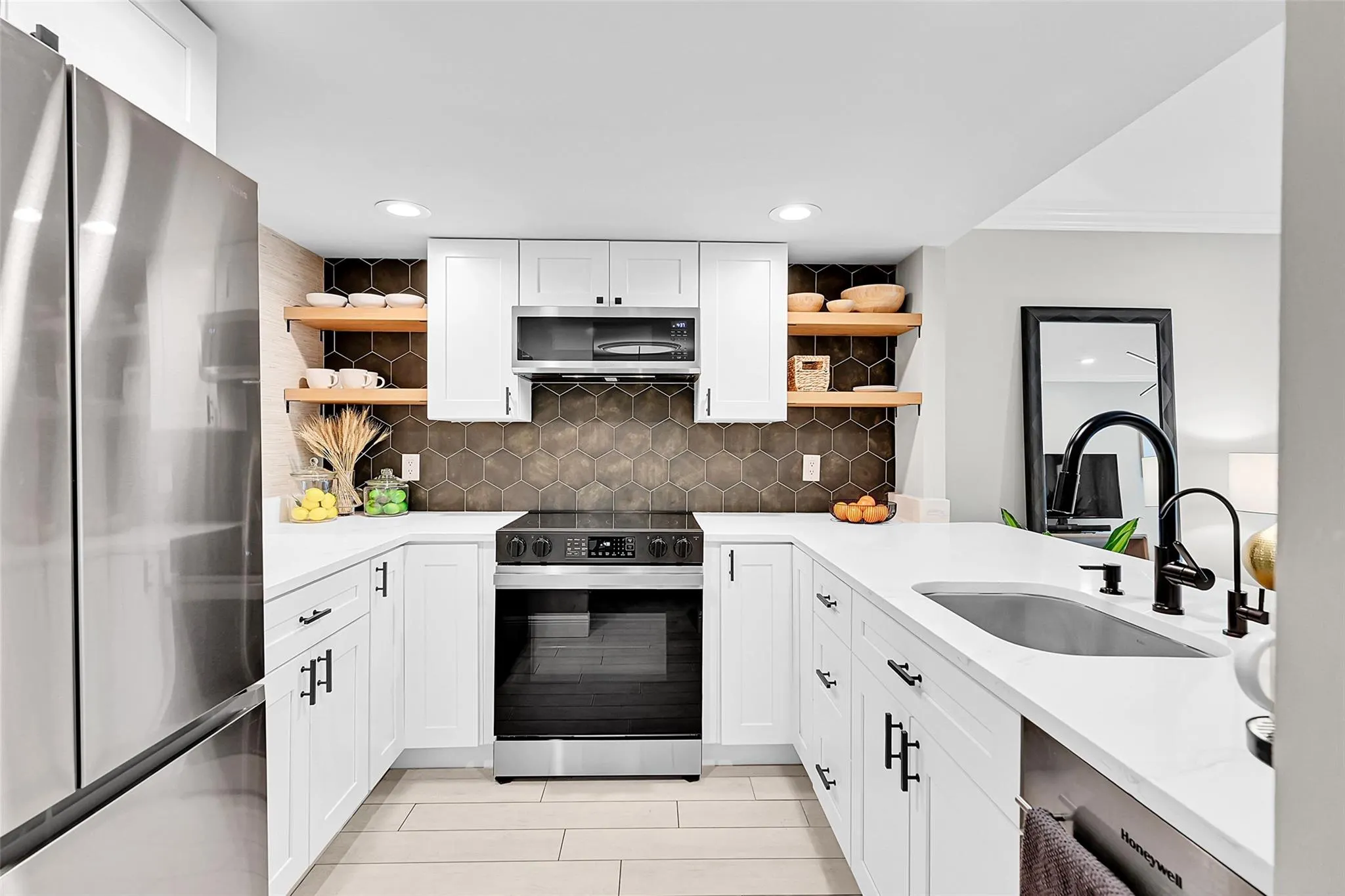 3004 NE 5th Ter, #102-C