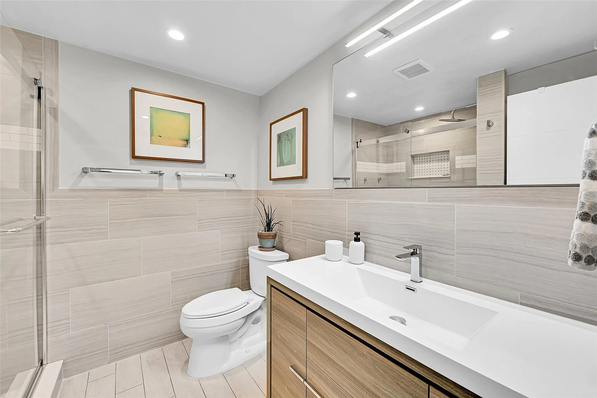 3004 NE 5th Ter, #102-C