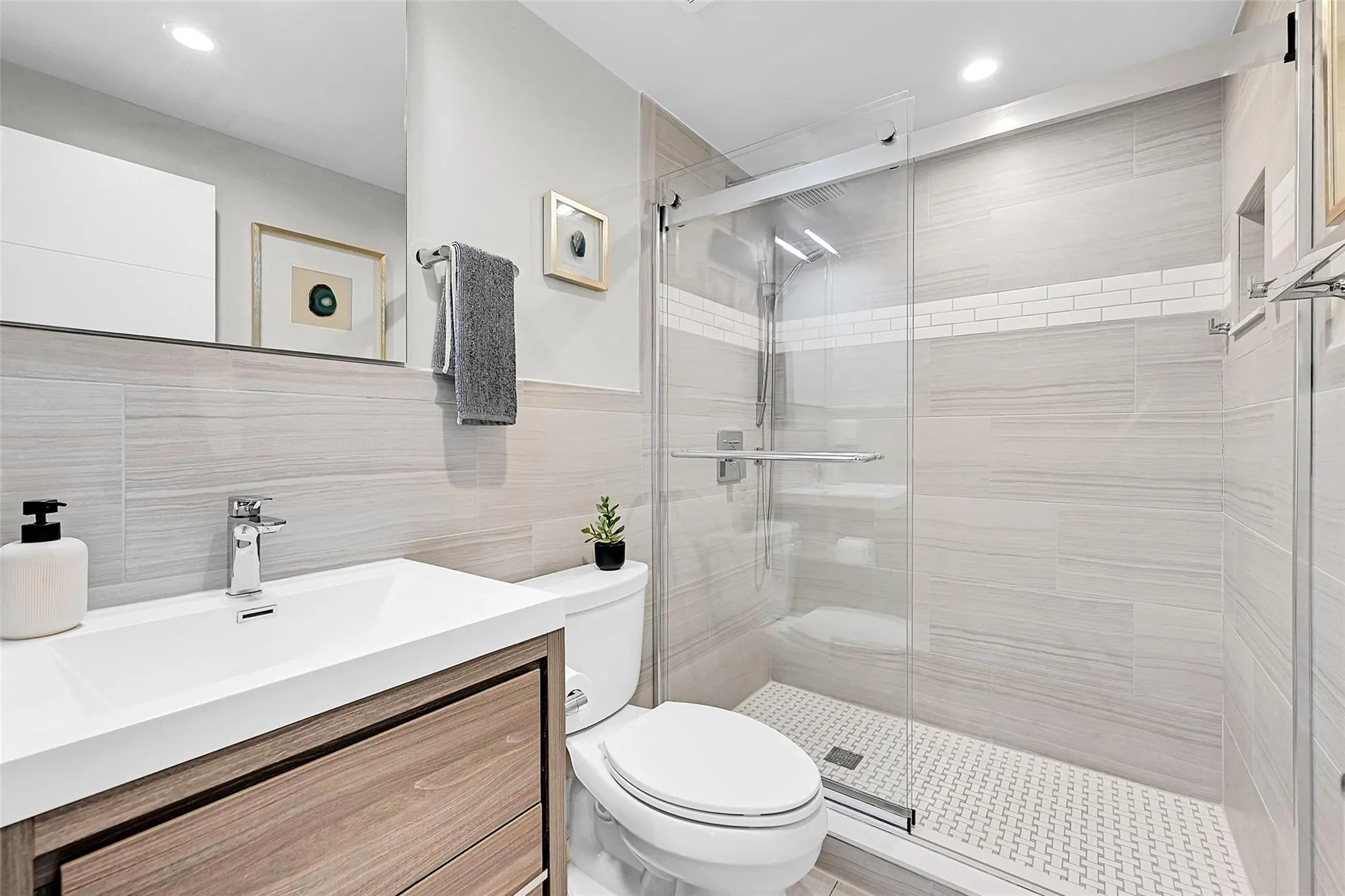 3004 NE 5th Ter, #102-C
