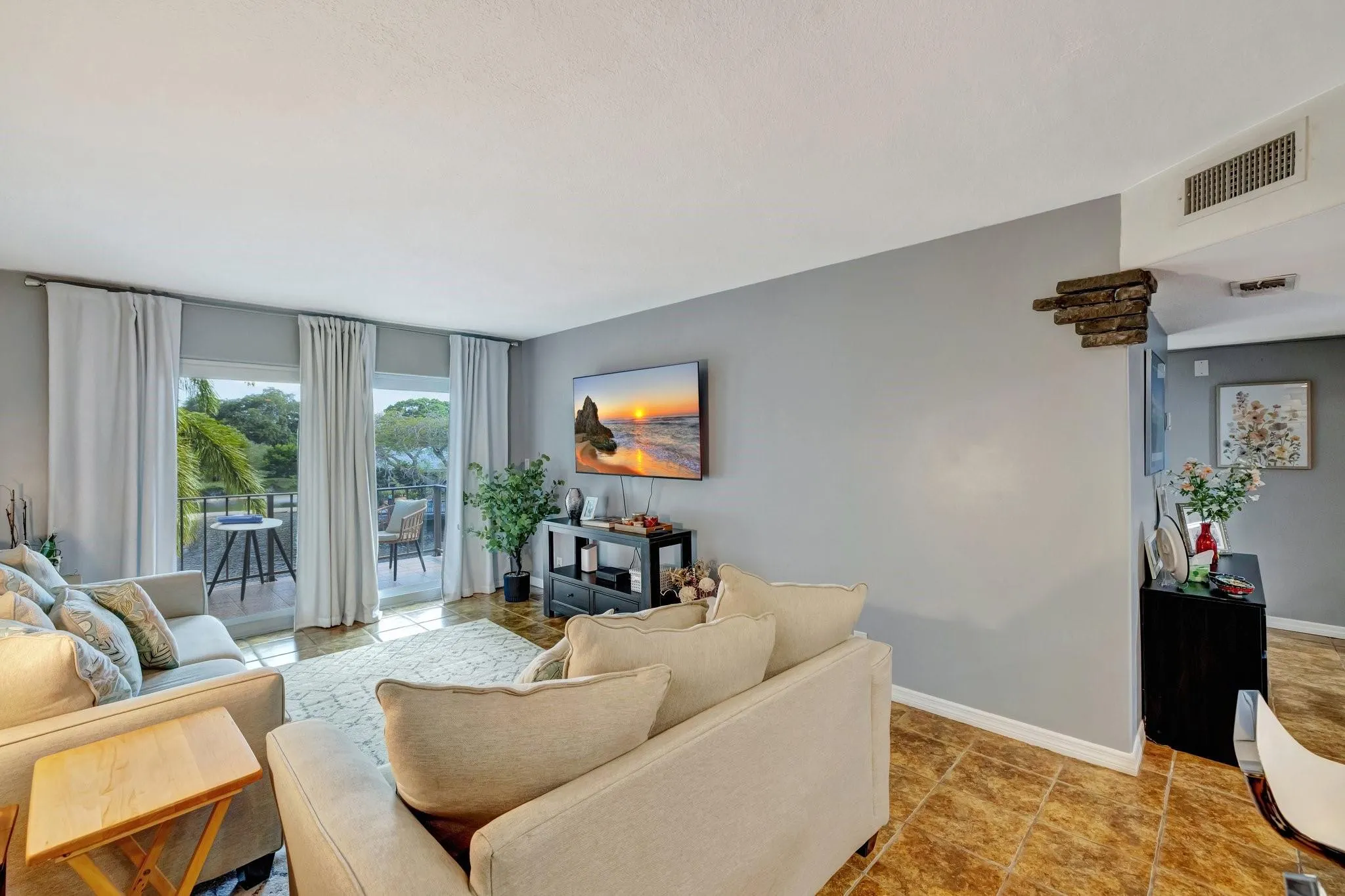 3004 NE 5th Ter, #208-C