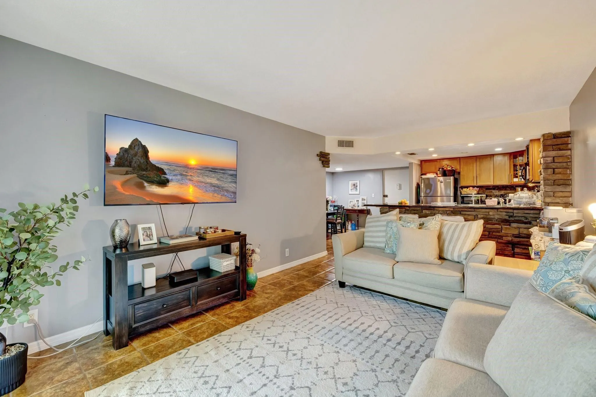 3004 NE 5th Ter, #208-C