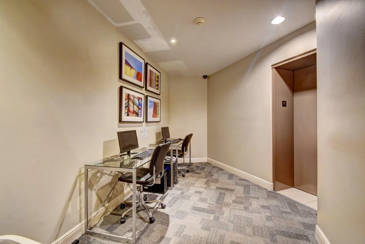 610 Clematis St, #412