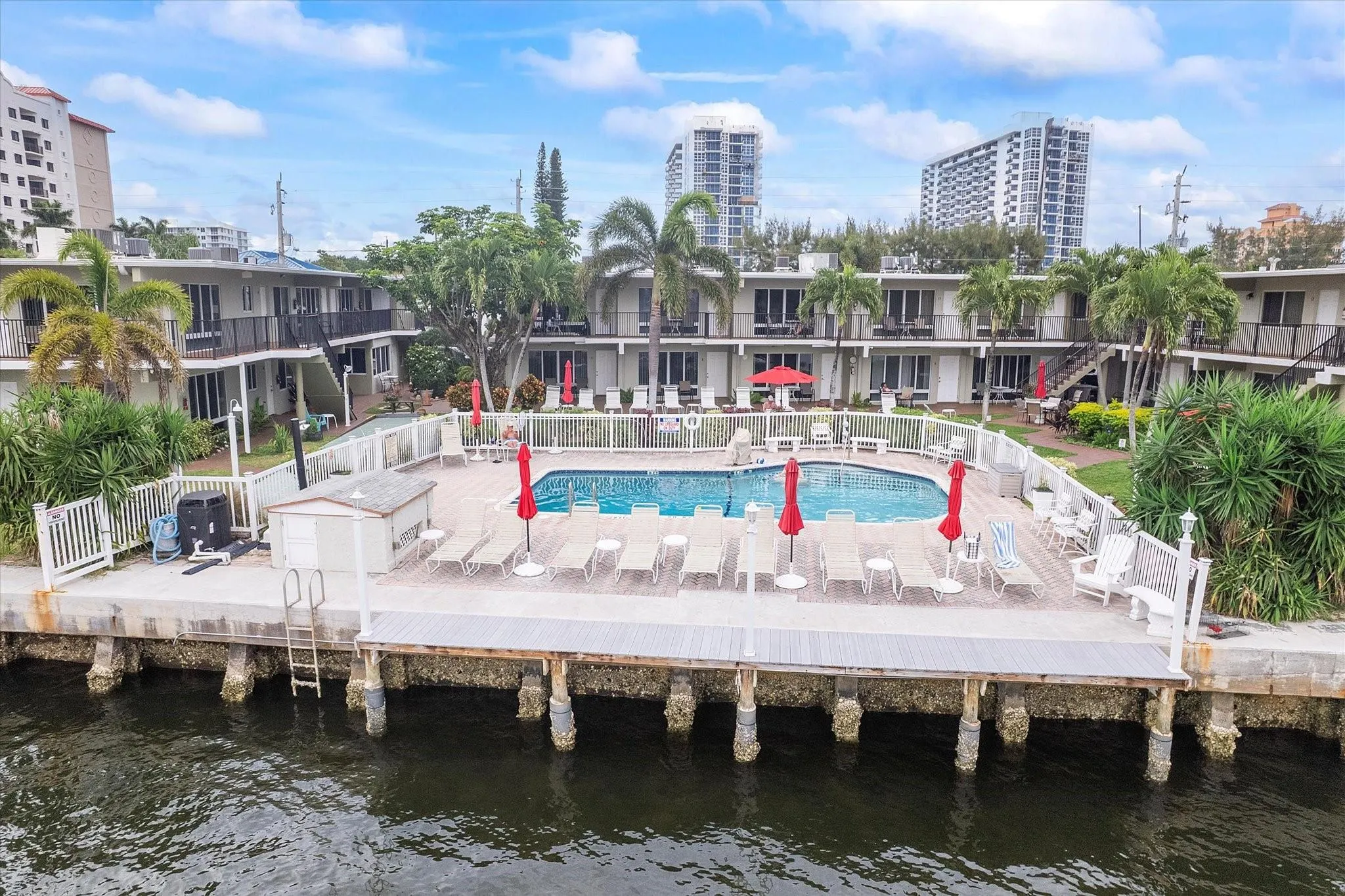 555 N Riverside Dr, #25
