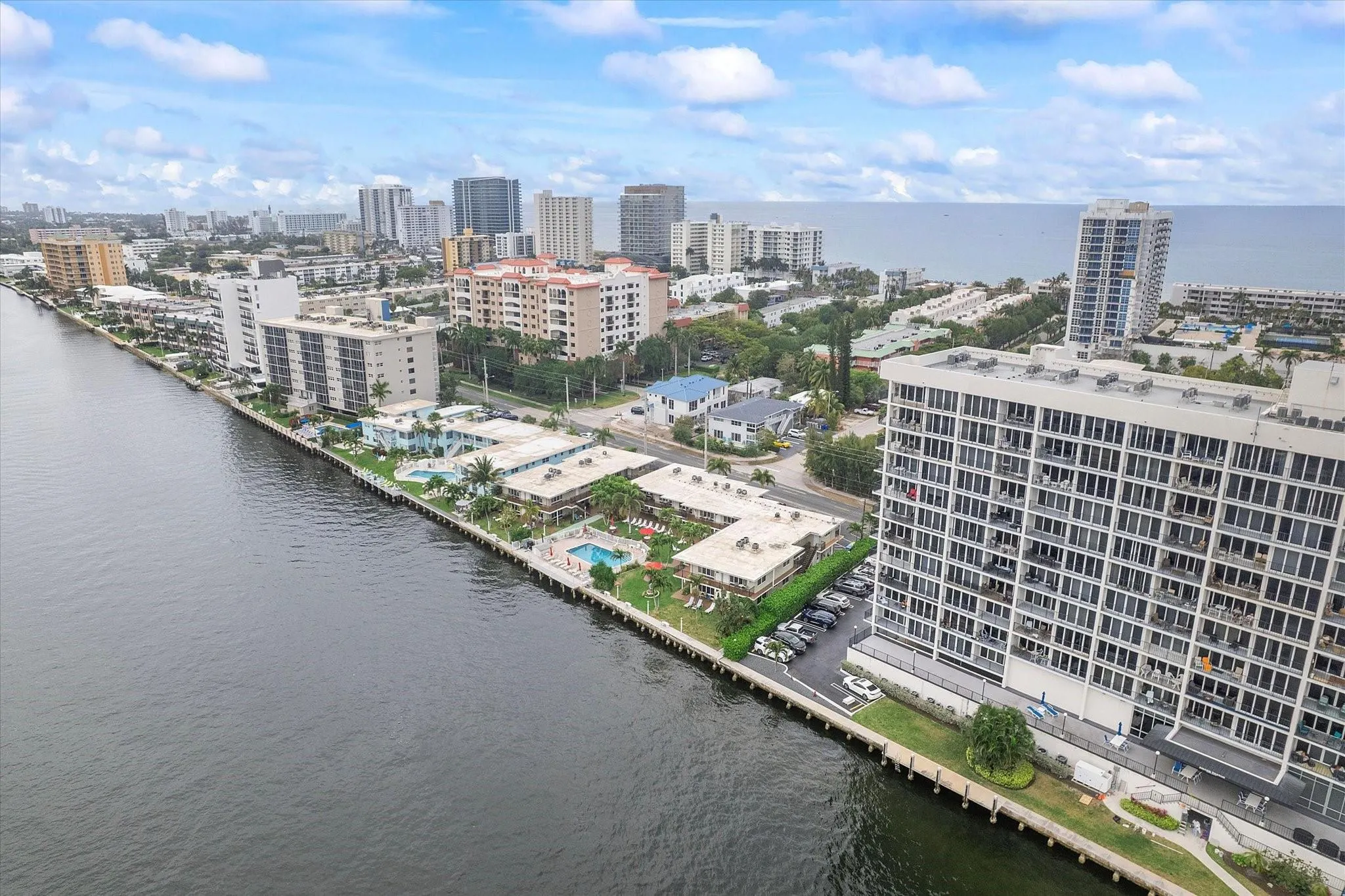 555 N Riverside Dr, #25