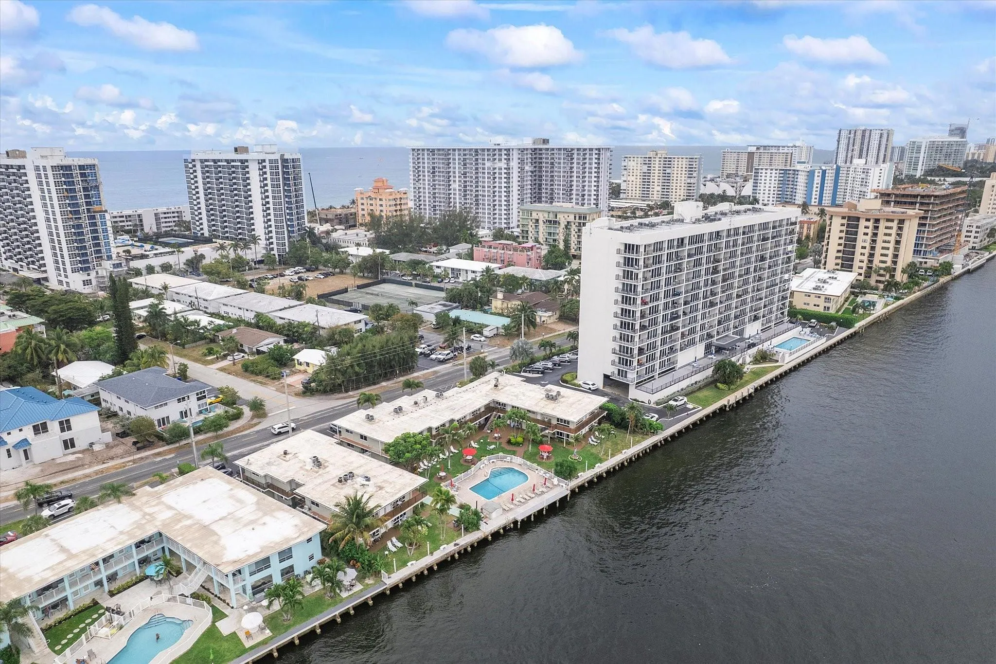555 N Riverside Dr, #25
