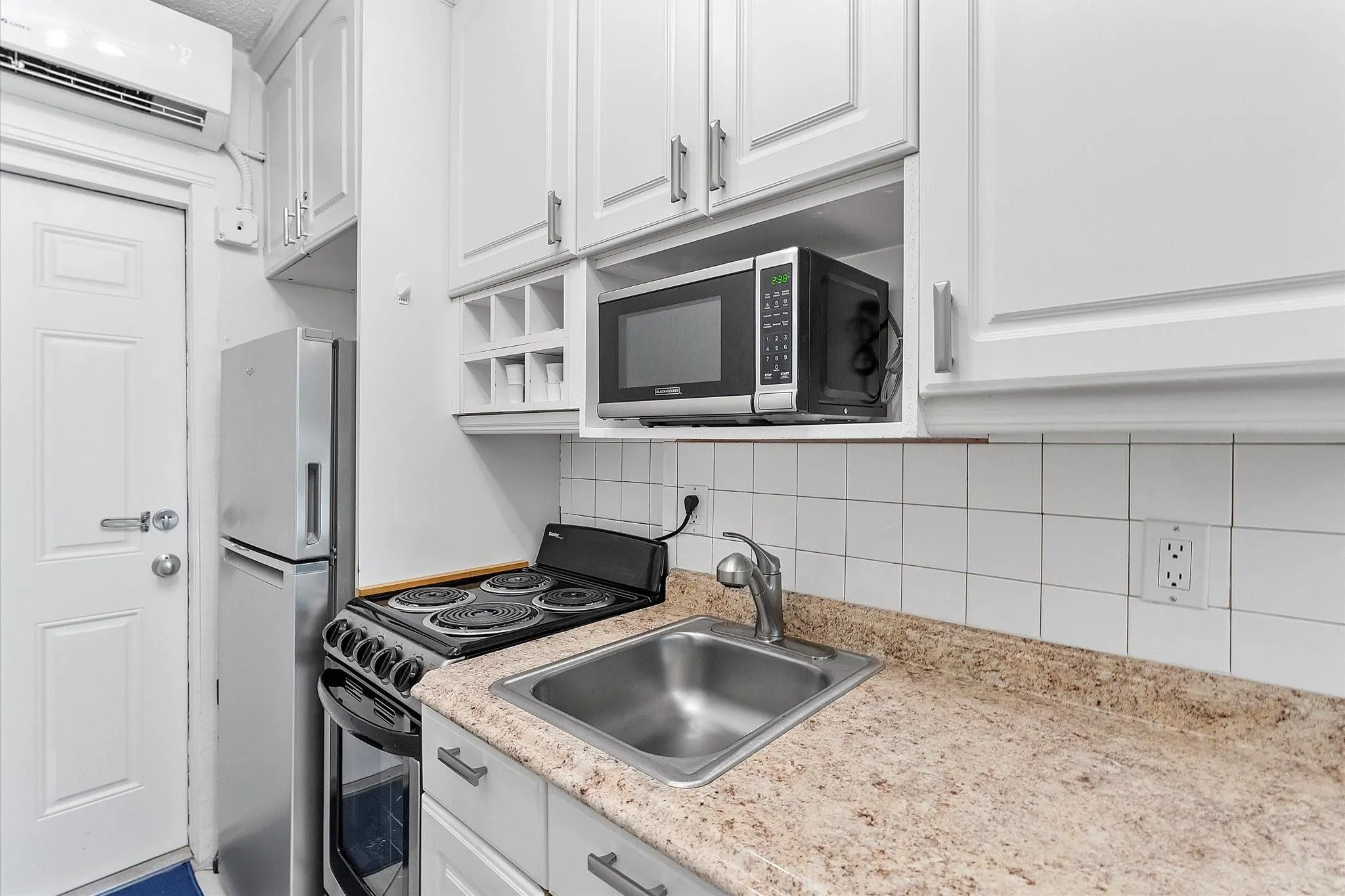 555 N Riverside Dr, #25