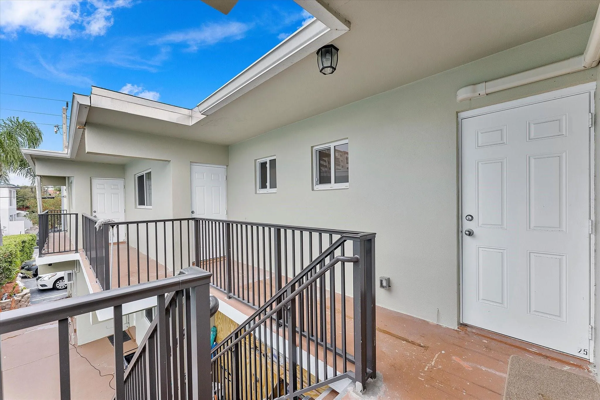 555 N Riverside Dr, #25