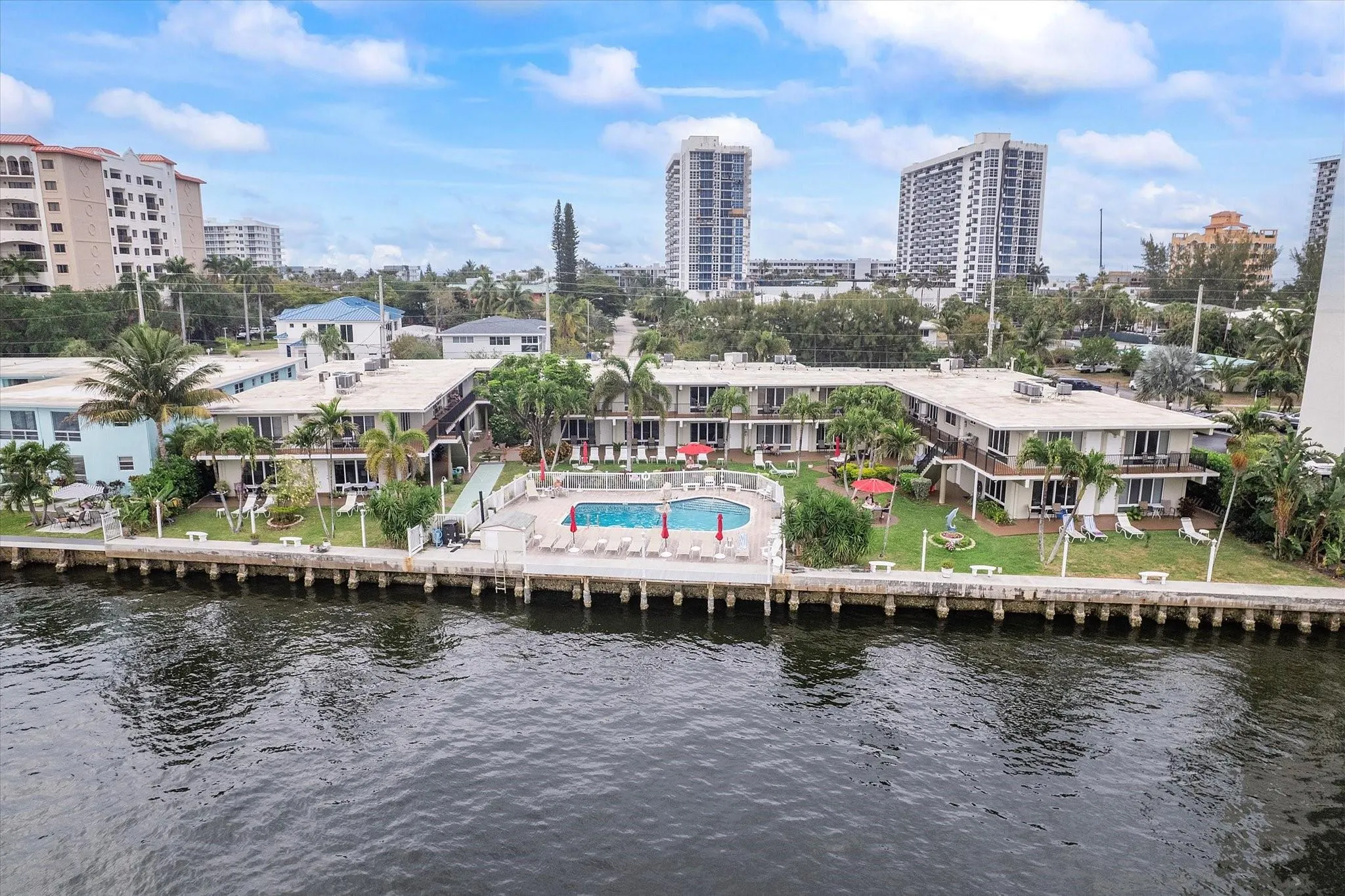 555 N Riverside Dr, #25