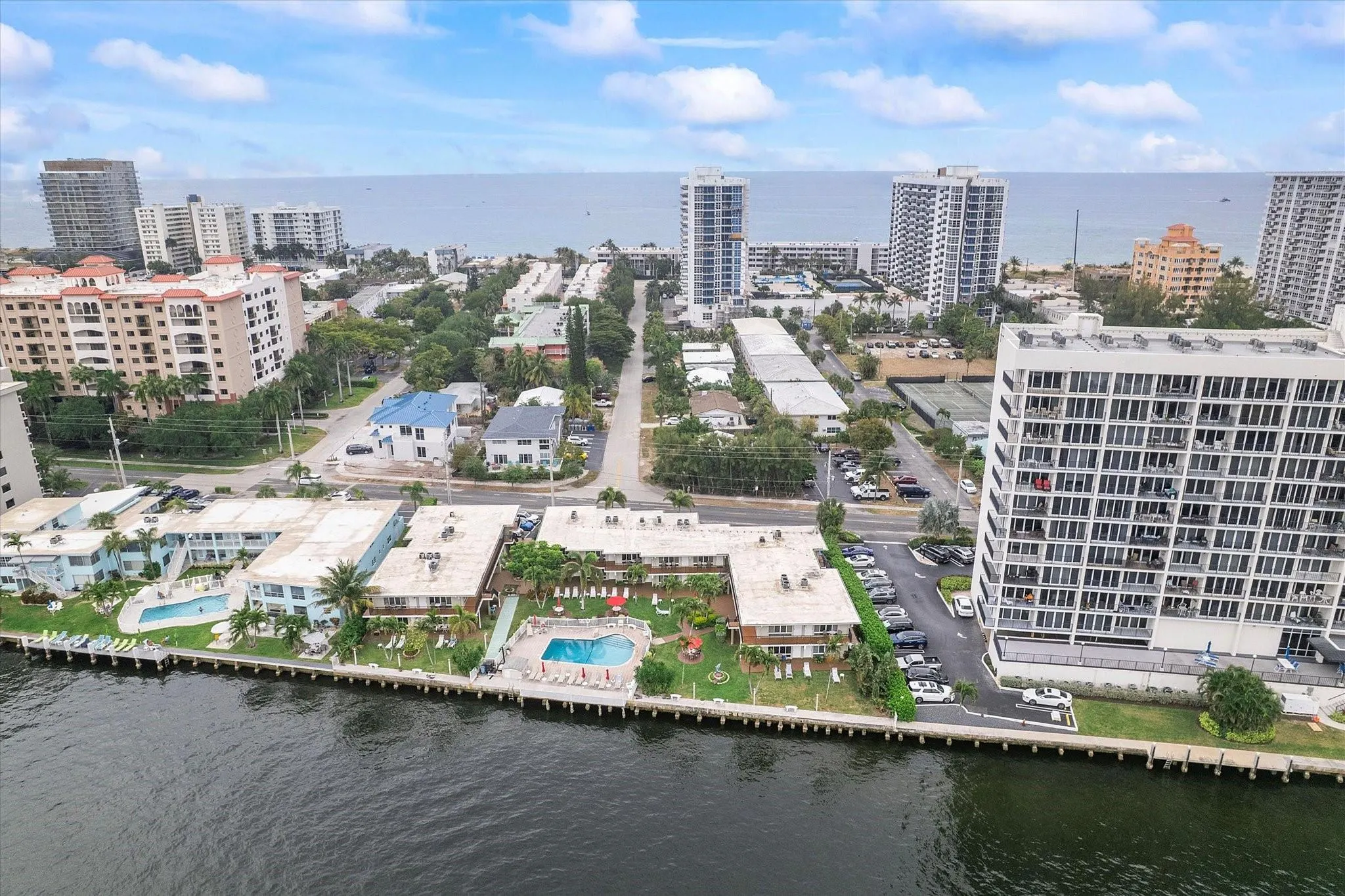 555 N Riverside Dr, #25