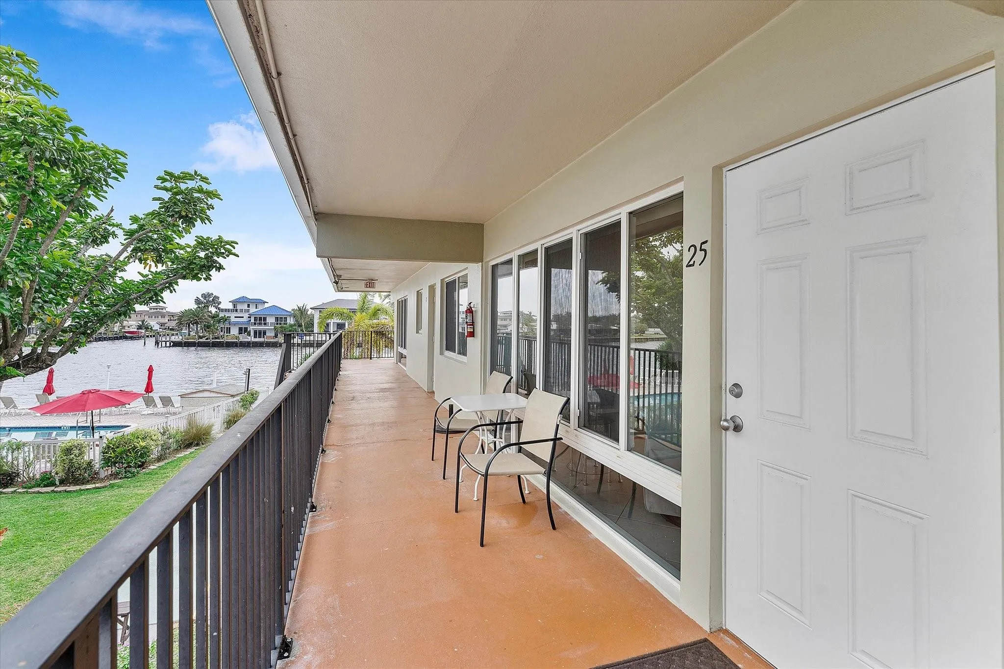 555 N Riverside Dr, #25
