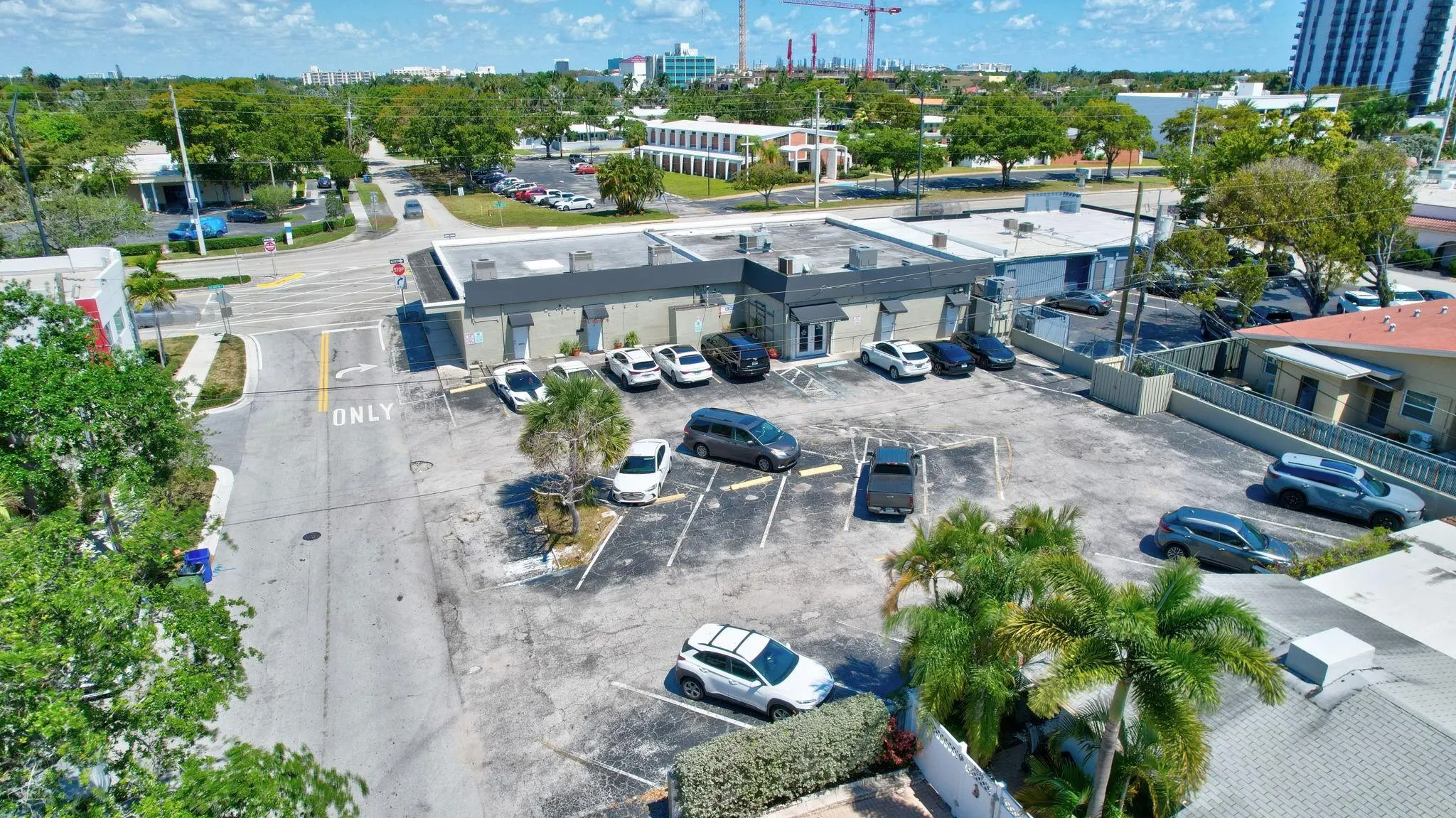 1900 E Oakland Park Blvd