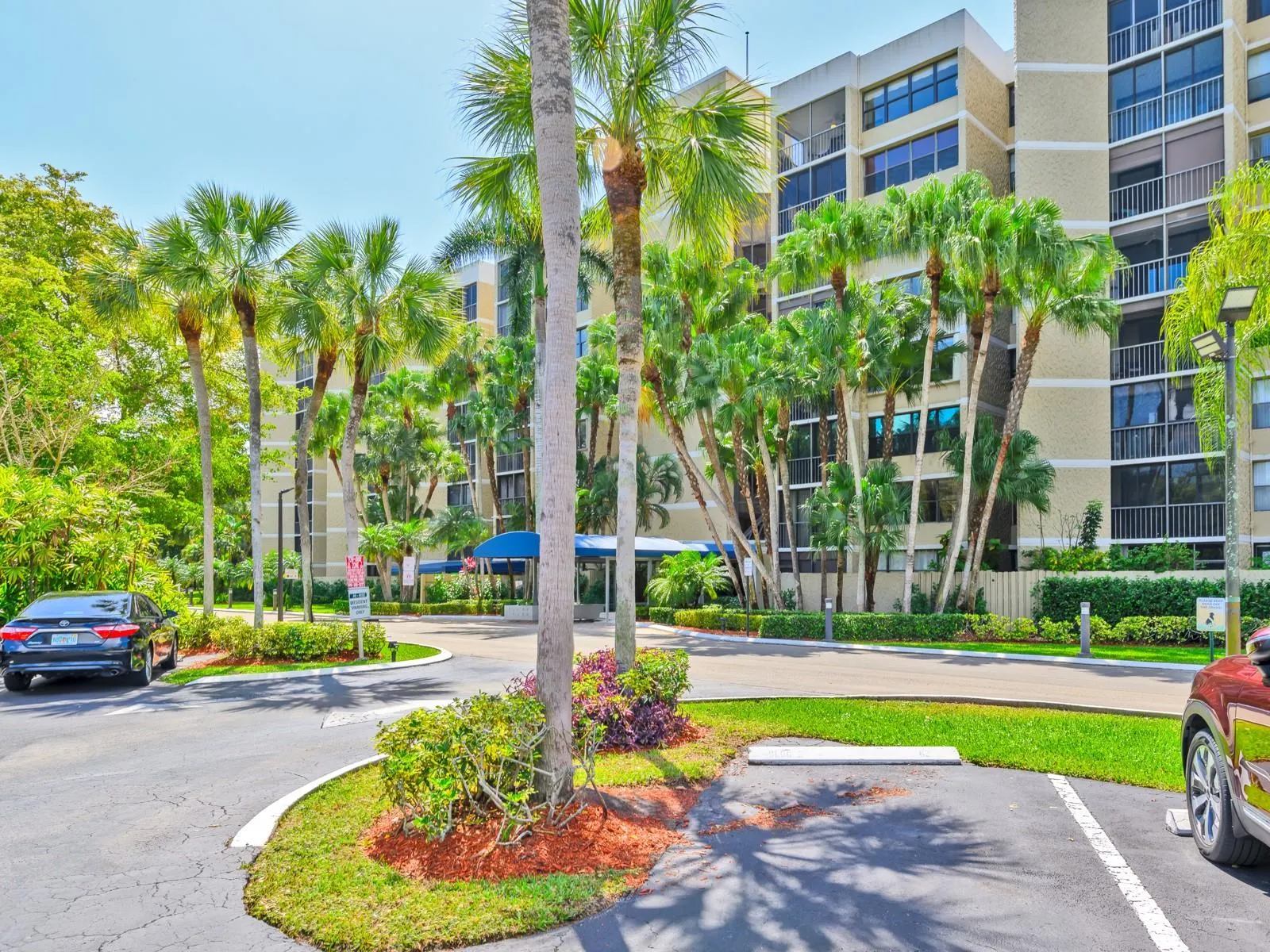 16300 Golf Club Rd, #719