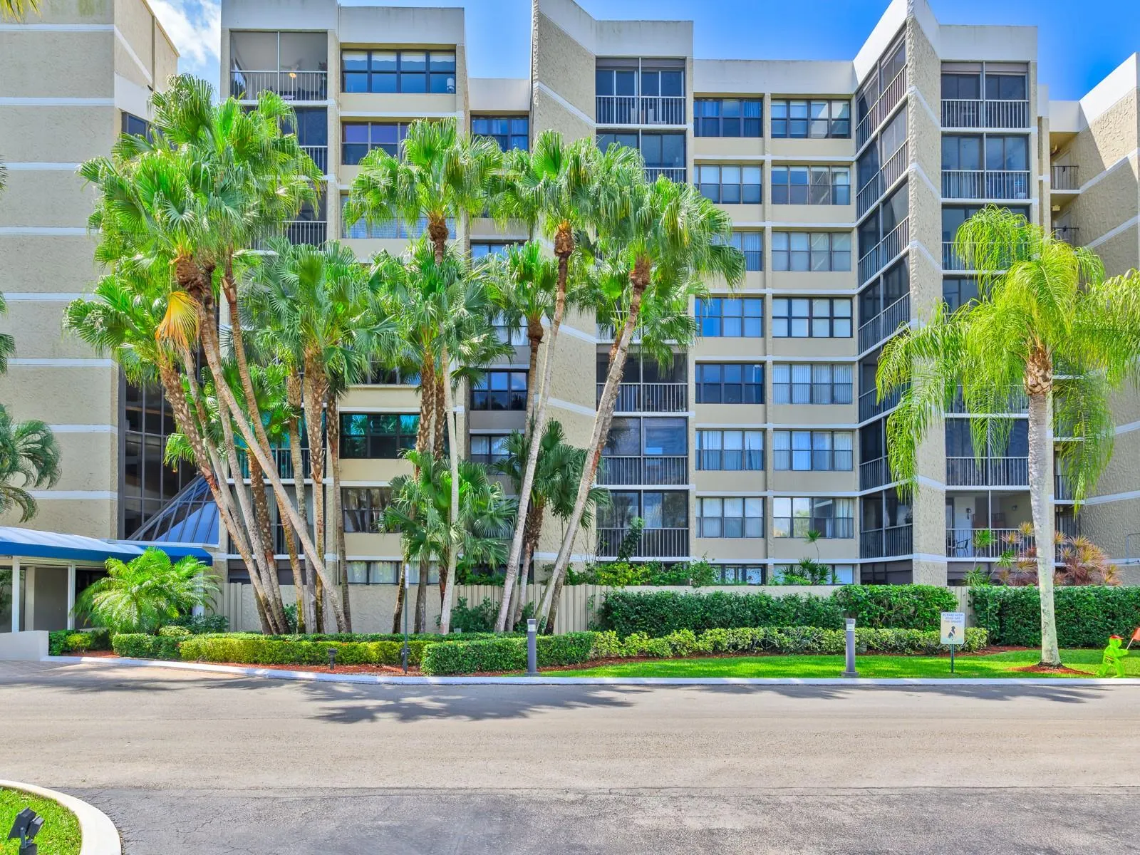 16300 Golf Club Rd, #719