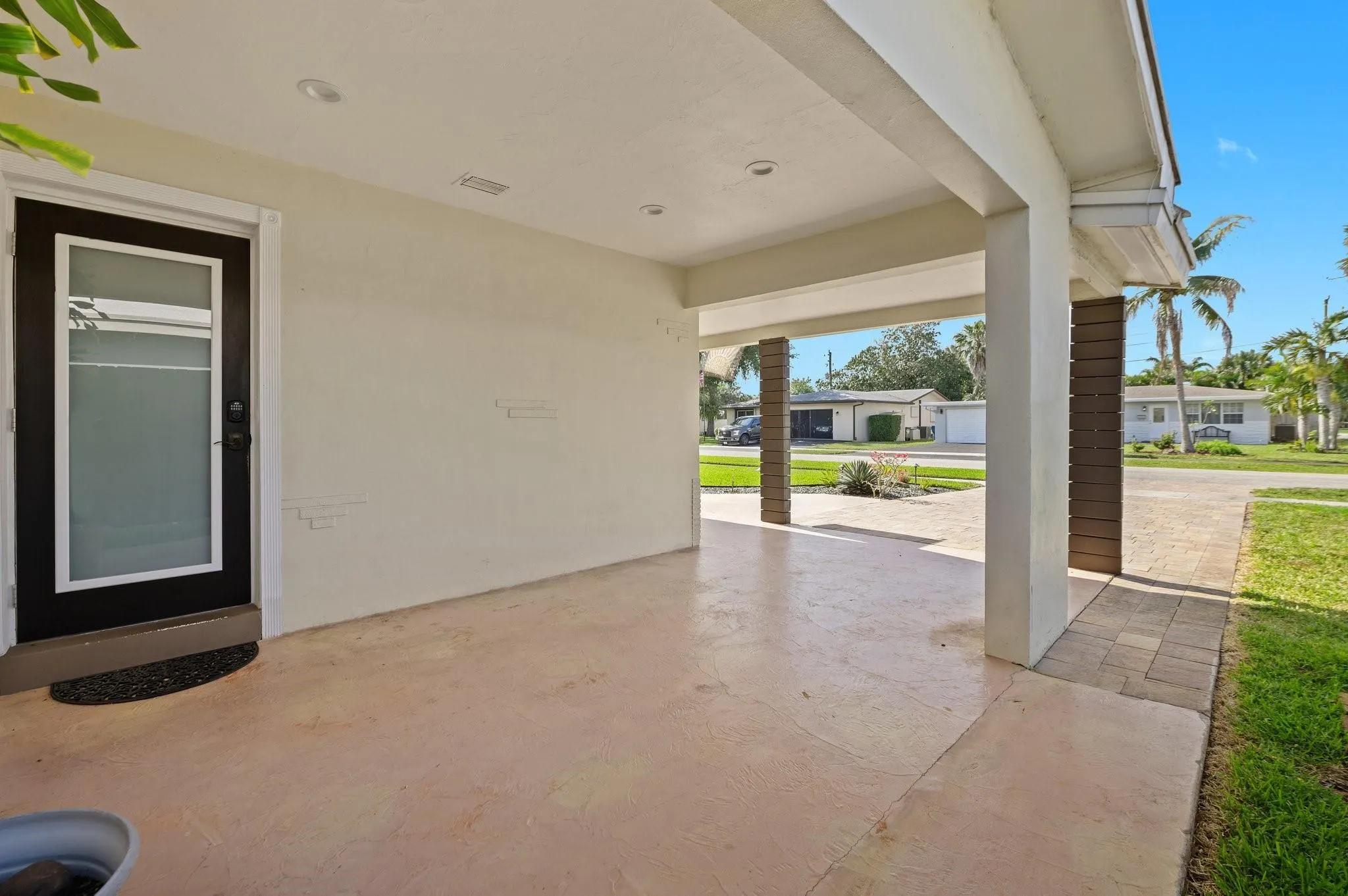 733 NW 28th St