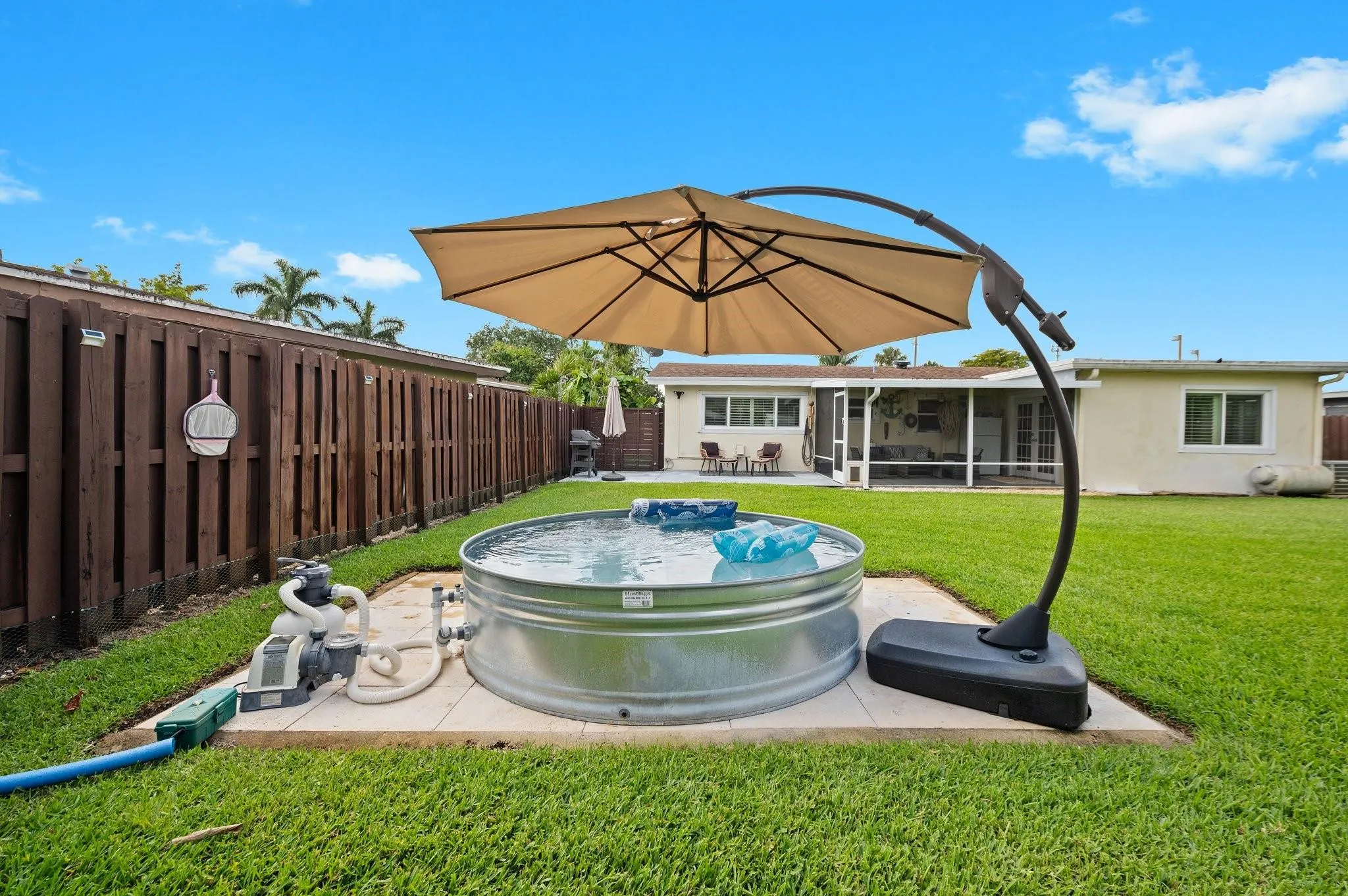733 NW 28th St