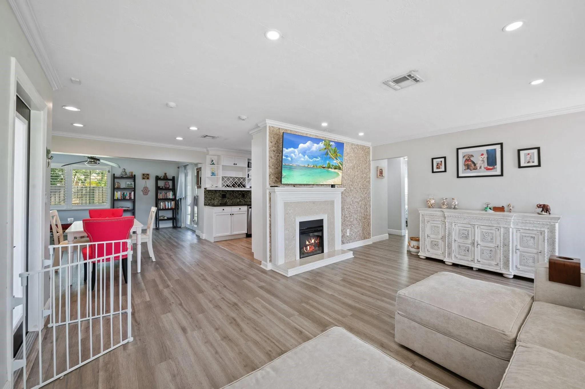 733 NW 28th St